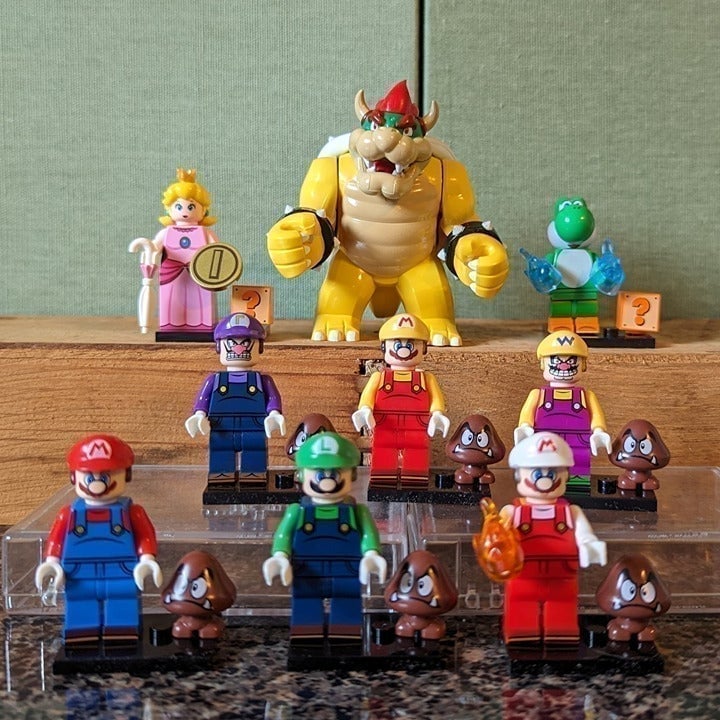 Super Mario Brothers Set of 9 Minifigures: Mario Bowser Yoshi - Lego Compatible
