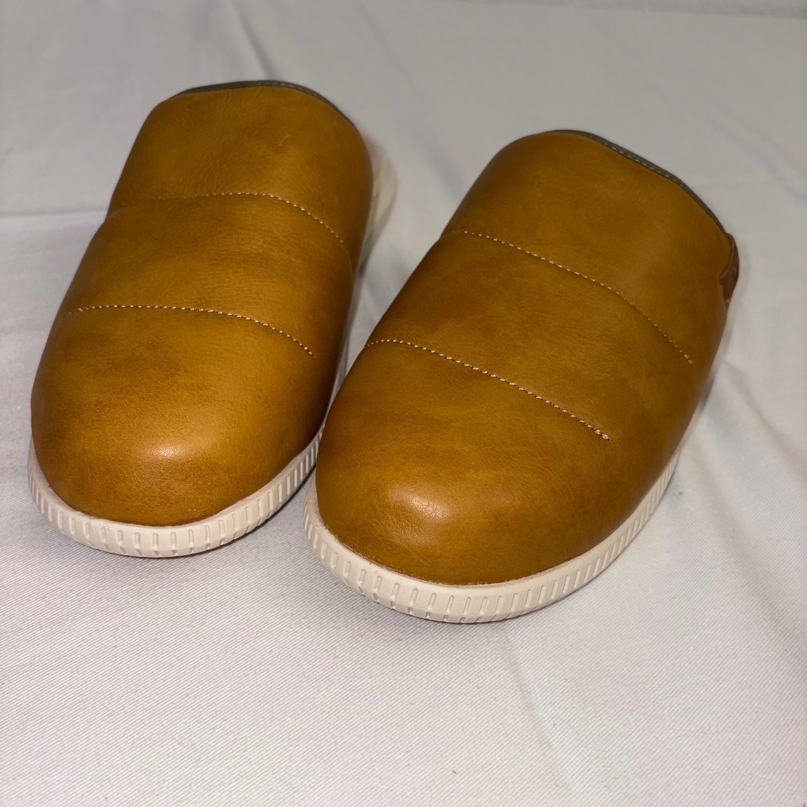 OluKai Men's Tan Leather Moccasin Slippers Shearling Lined Comfort Size 11