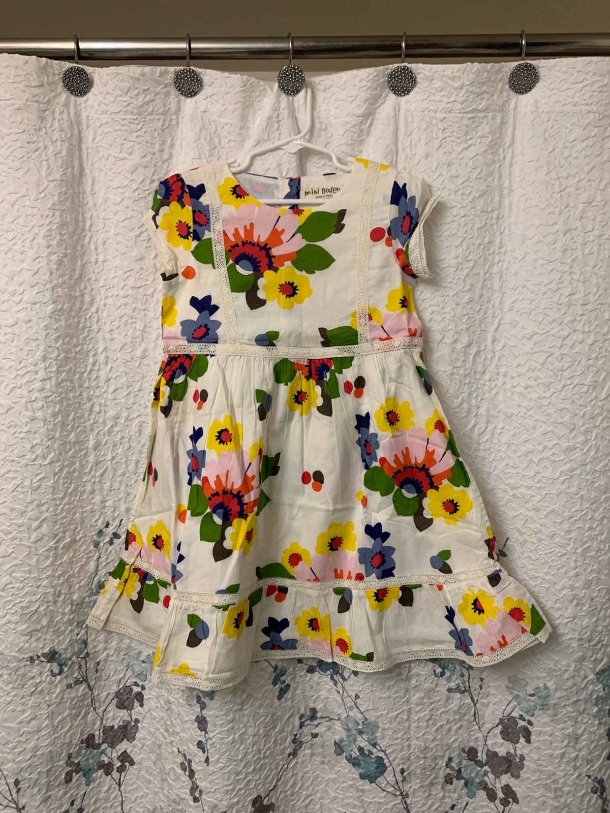 Mini Boden white flowers rims embroidered dress 6-7y