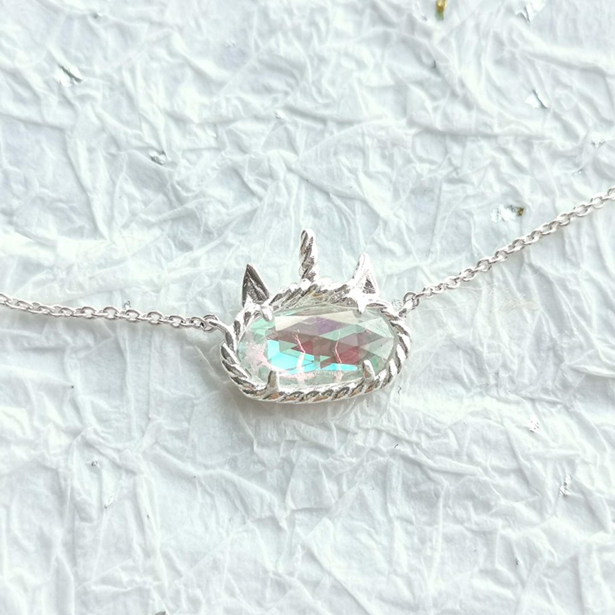 Kendra Scott Elisa Unicorn • Bright Silver Dichroic Glass Short Necklace