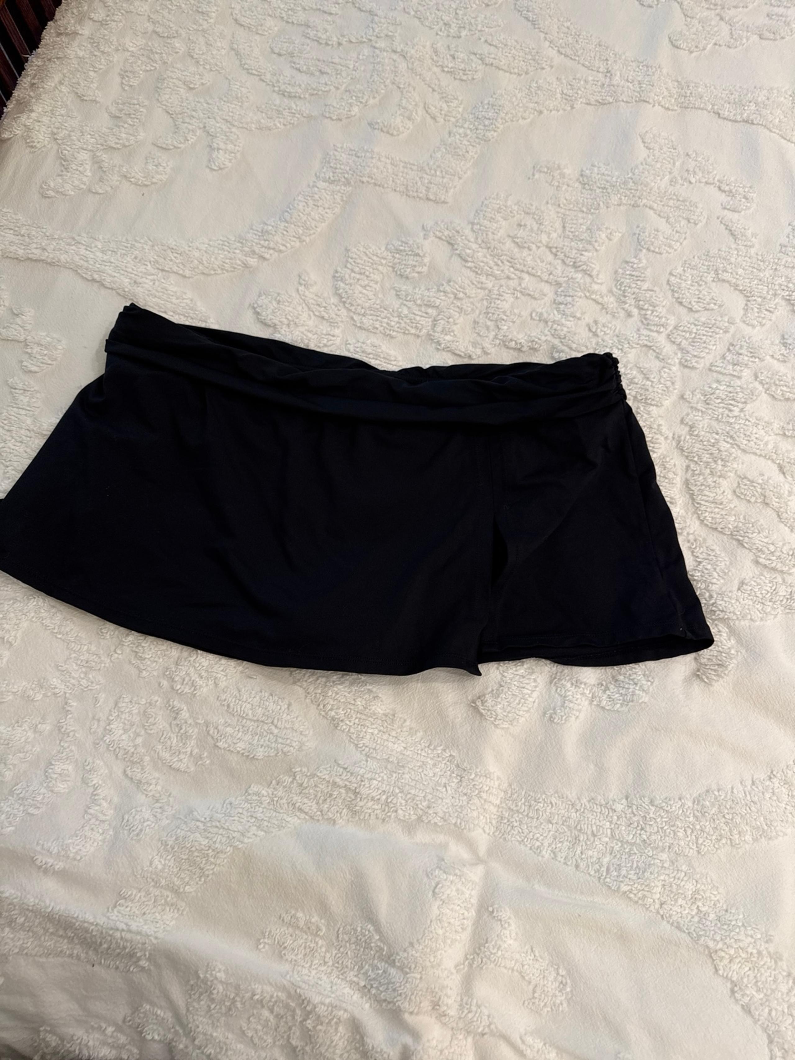 Liz Claiborne short length swim bottom skirt
