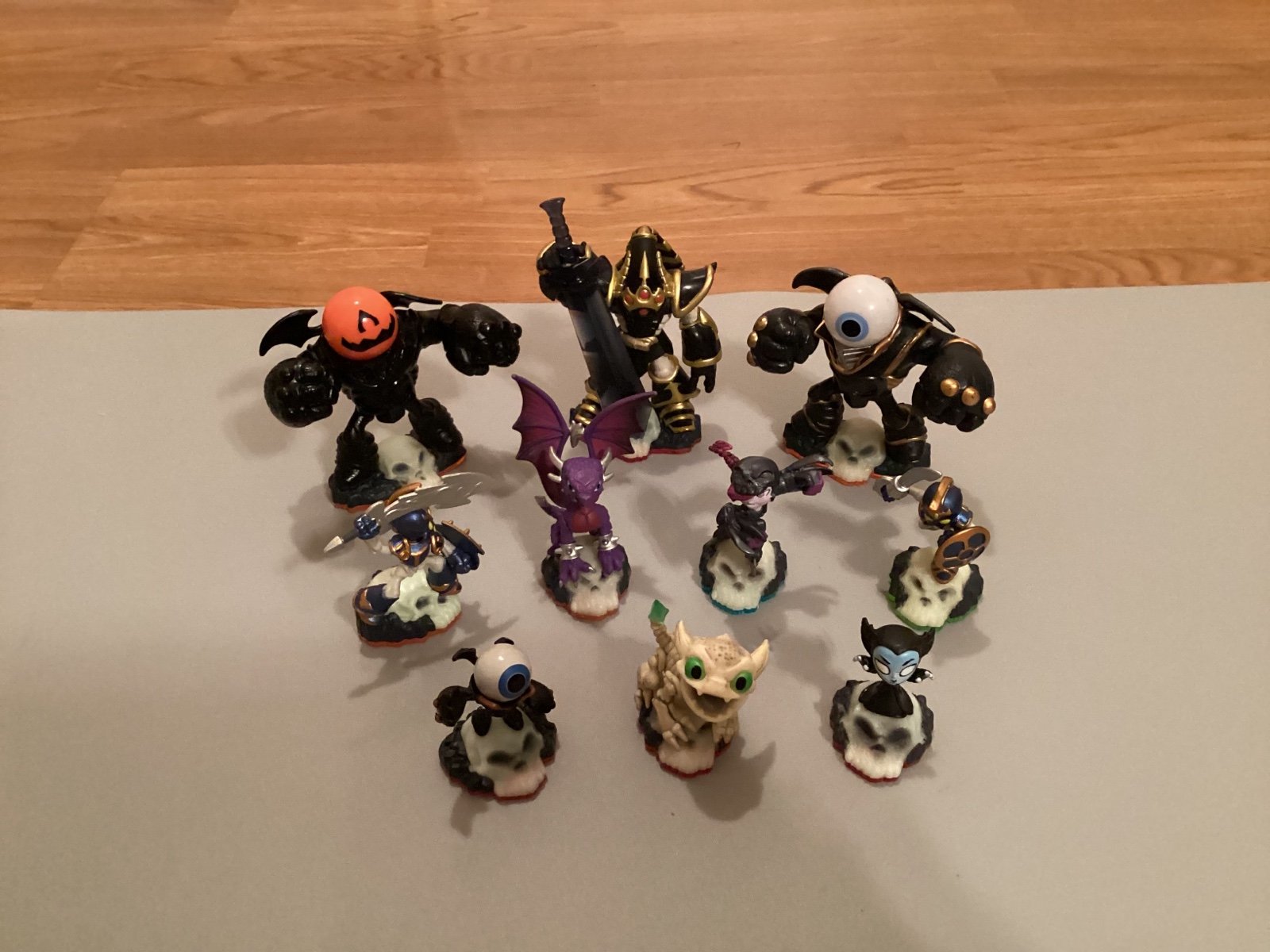 Bundle of 10 Skylanders Eye Brawl figurines