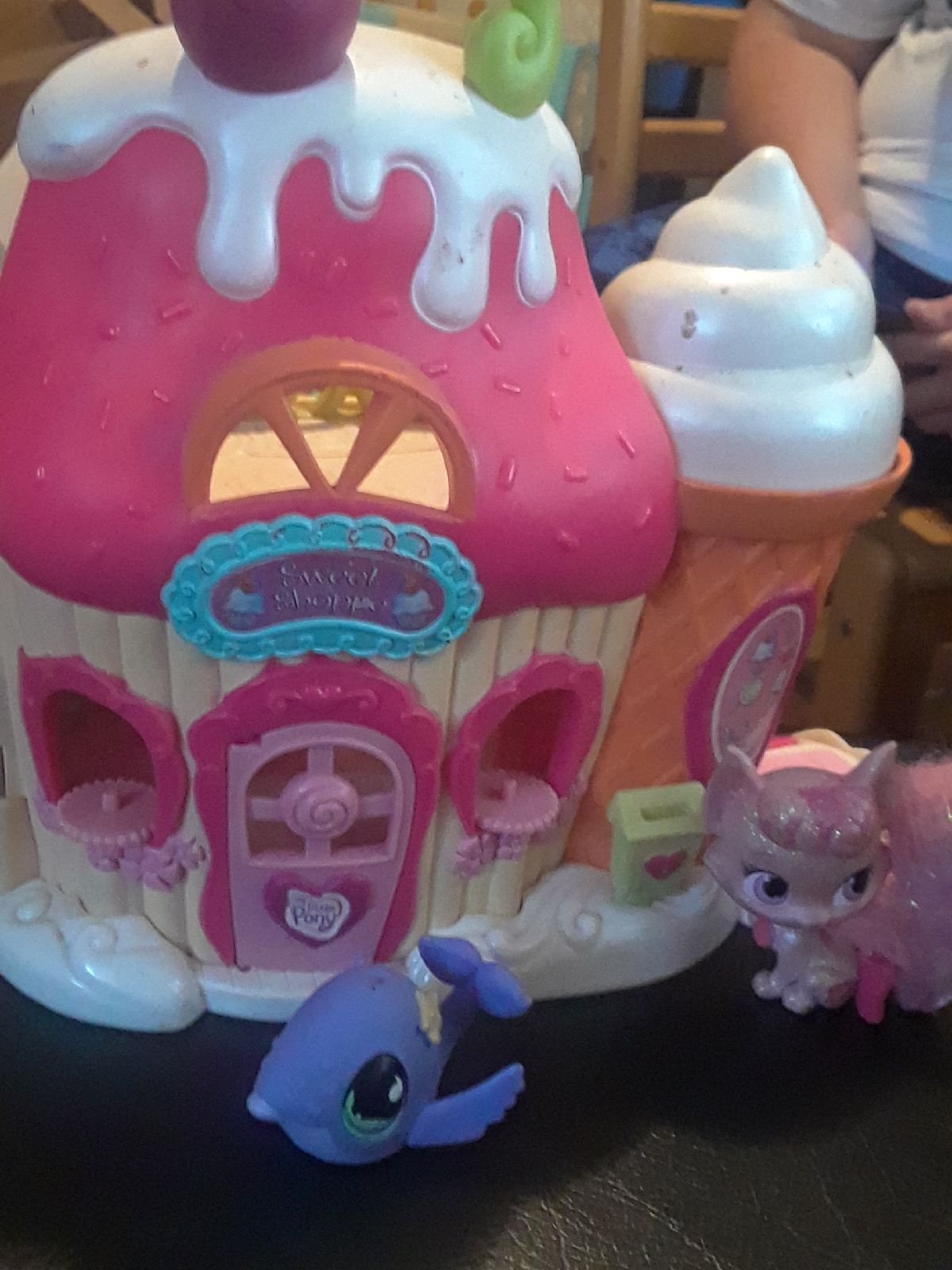 Little pony ice cream shop