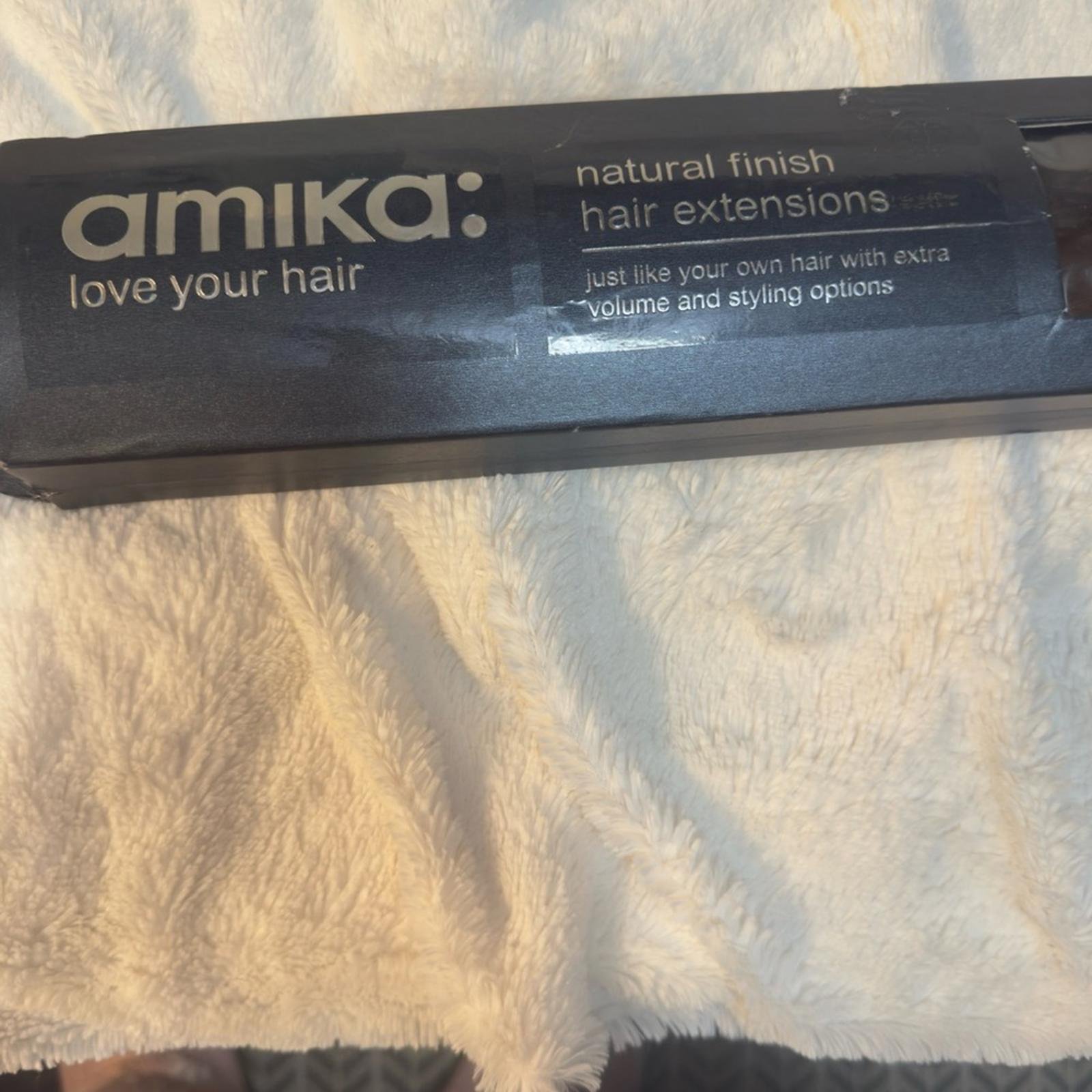 Amika clip in hair extensions color is AM-BR57, unused open box return. 7 pc 17