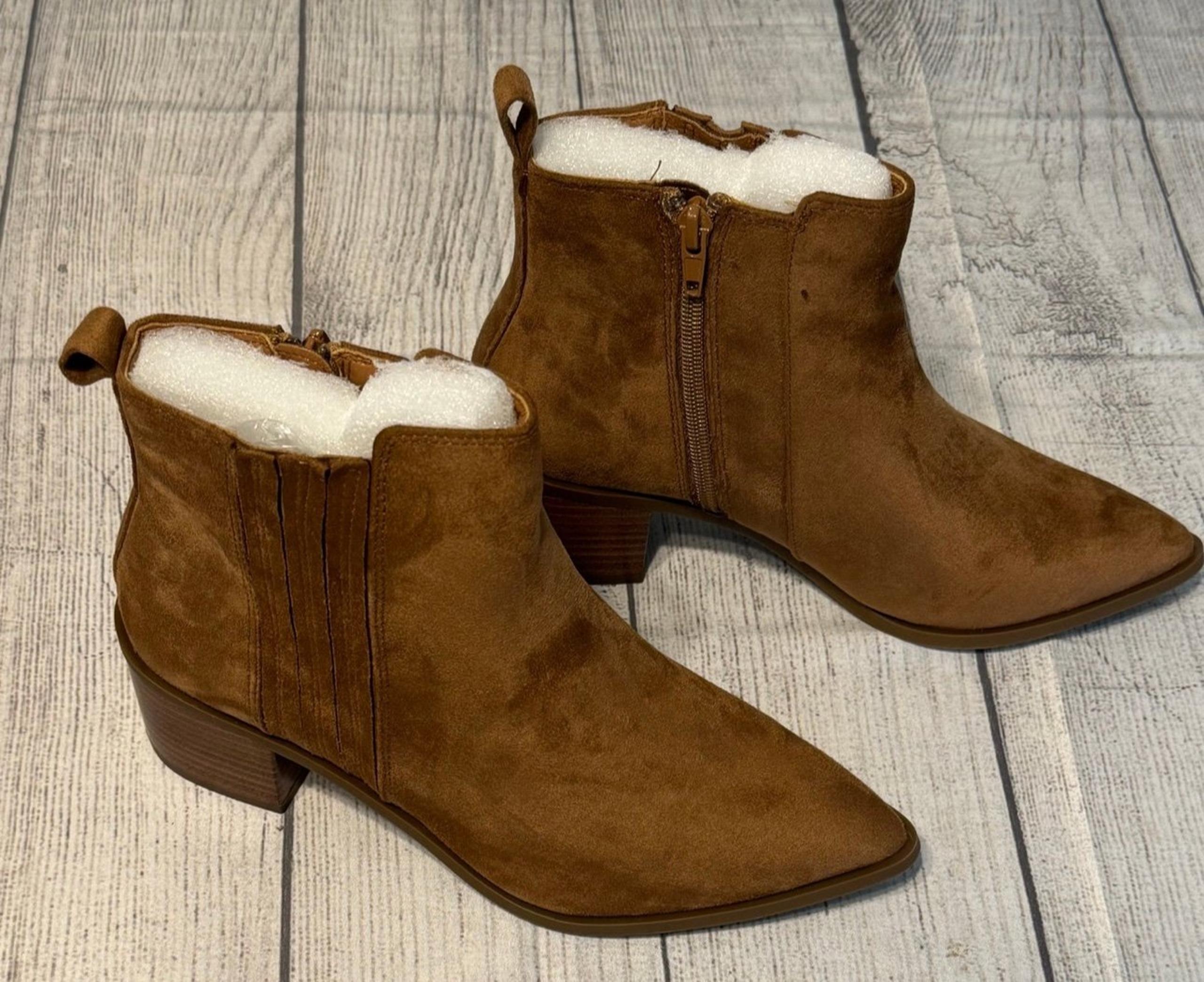Boots - women’s size 6 - Faux Leather -