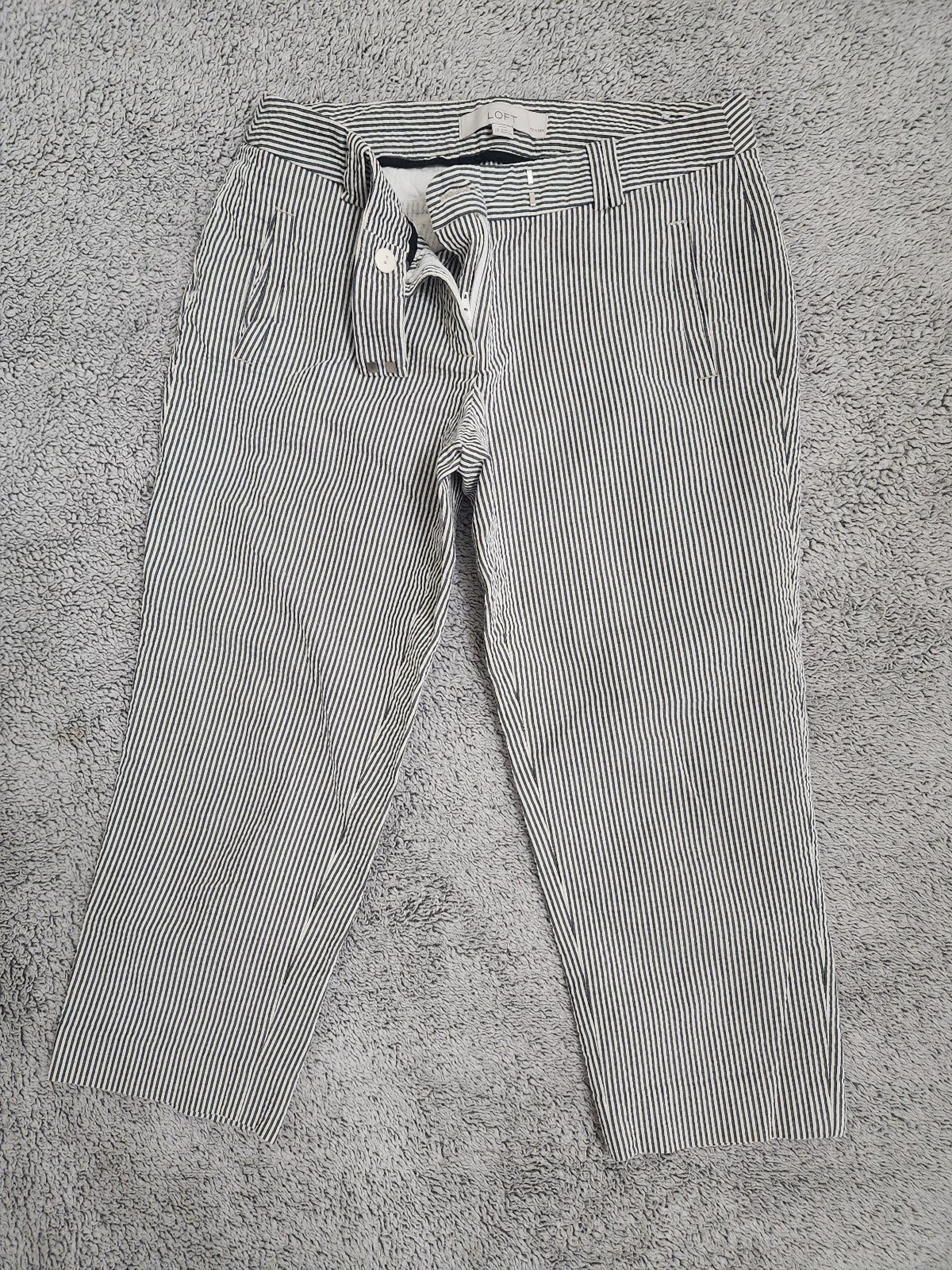 100% cotton Ann Taylor LOFT pin stripped capri pants - size 2Petites
