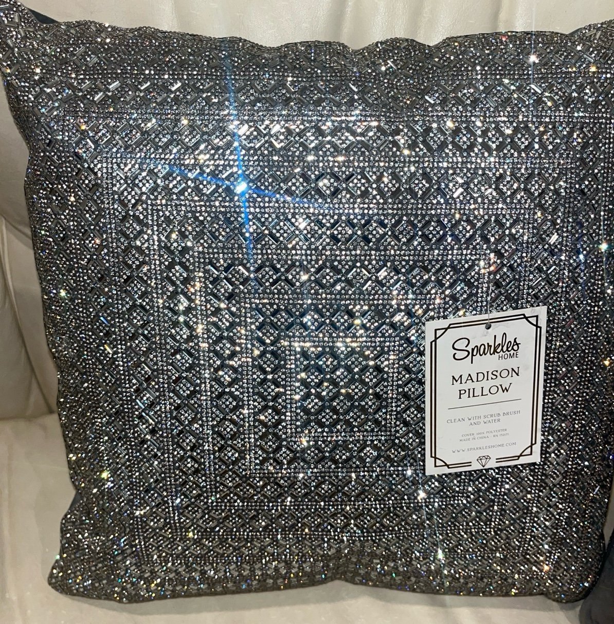 Decorative pillows (2)