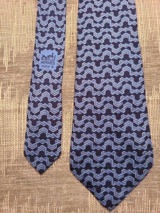 EUC Hermes Paris 7665 TA Link Pattern Blue Color Silk Tie