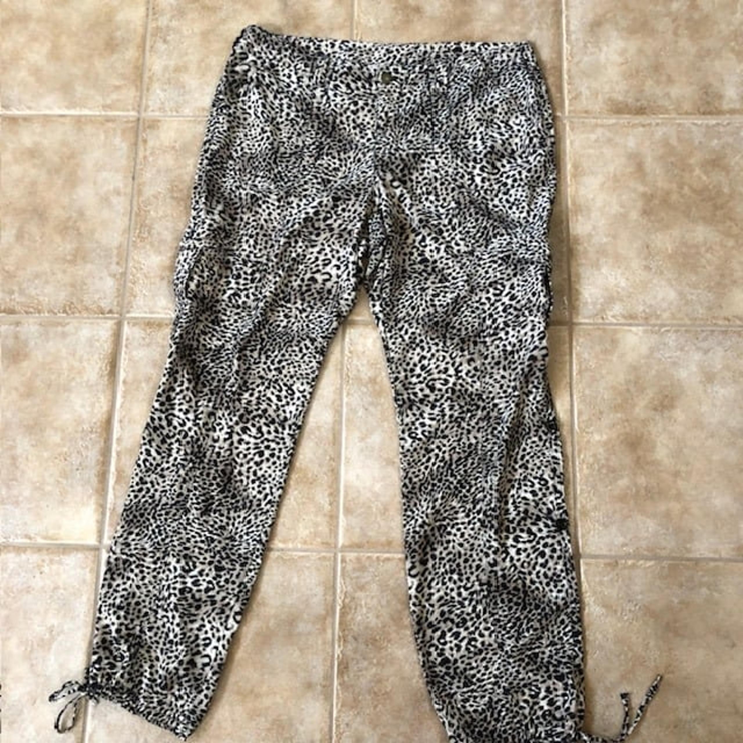 Boston Proper Leopard Cargo Pants Size 16