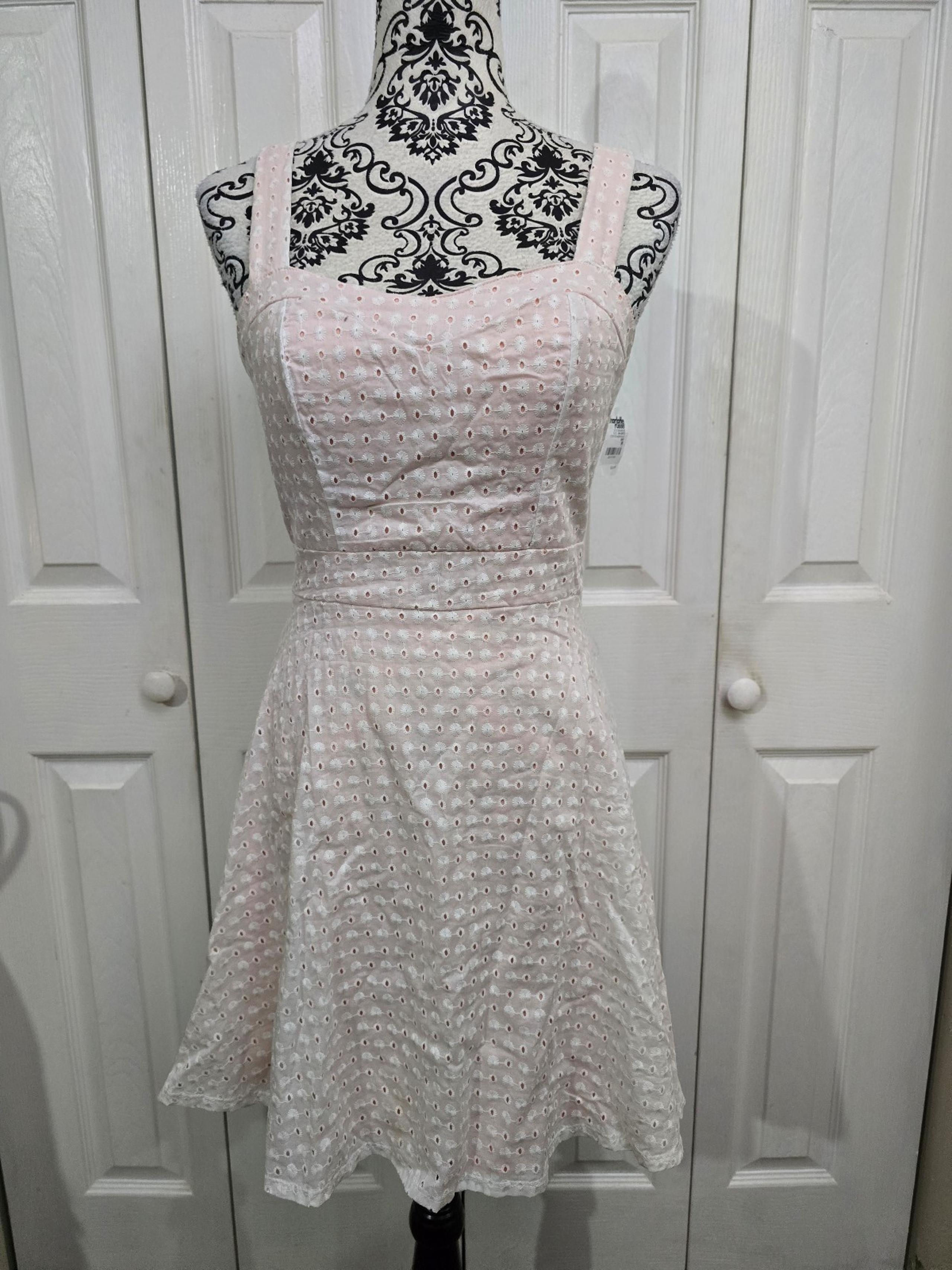 NWT Junior's Charlotte Russe Pink White Eyelet Overlay Fit & Flare Dress Sz Med