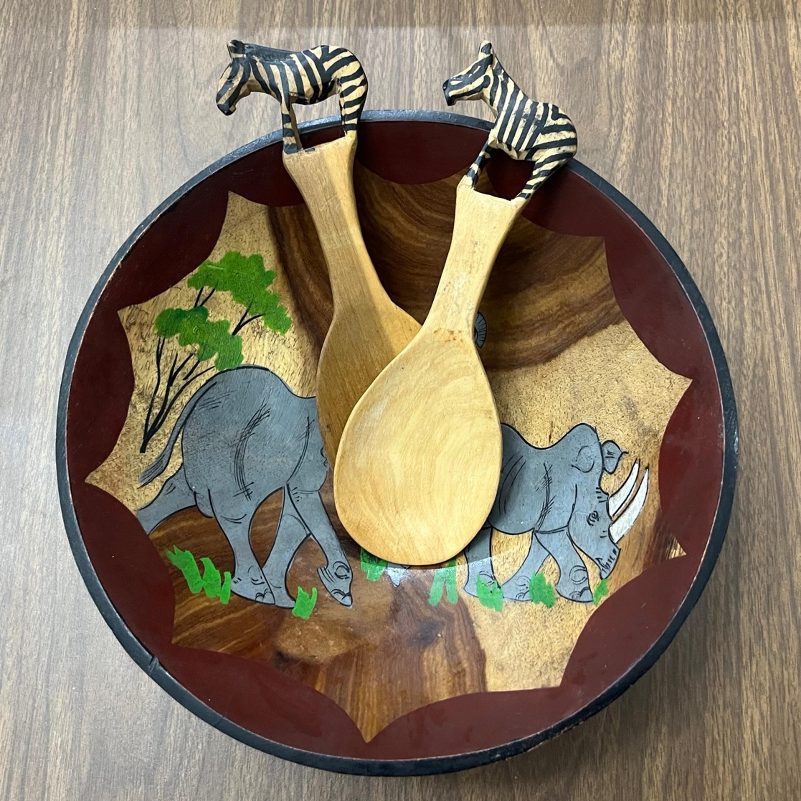 Vtg Handmade Carved African Safari Elephant Zebra Salad Bowl & Serving Utensils