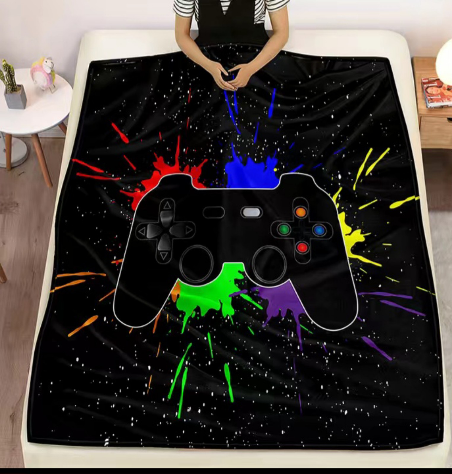 Cozy Up in Soft & Comfortable Flannel Blanket - Perfect for Gaming, Bedding & Wi