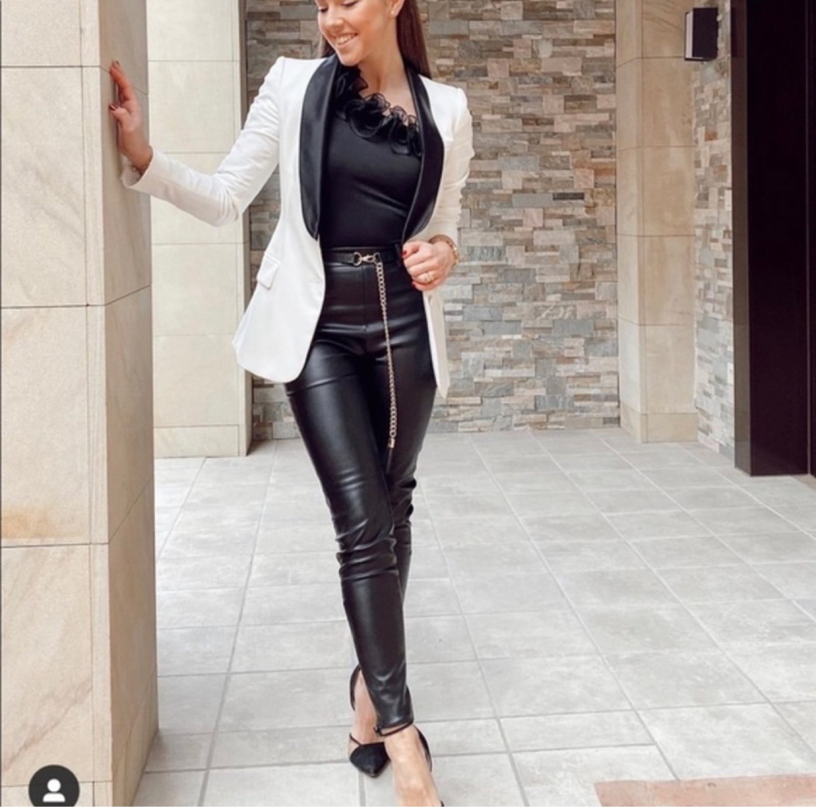 ZARA Faux leather belted pants 8372/272