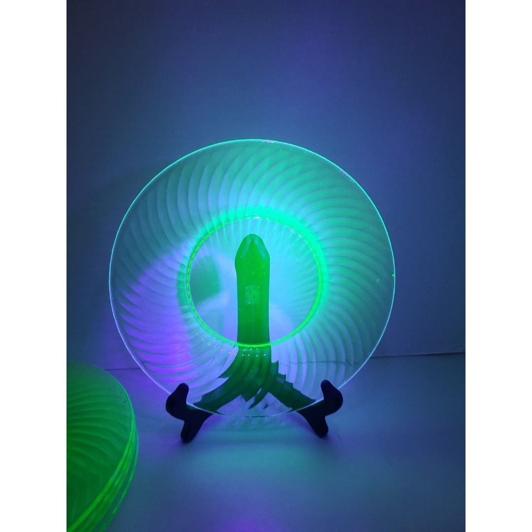 Set of 5 Vintage Spiral Anchor Hocking Swirl Green Depression Uranium Plates 8