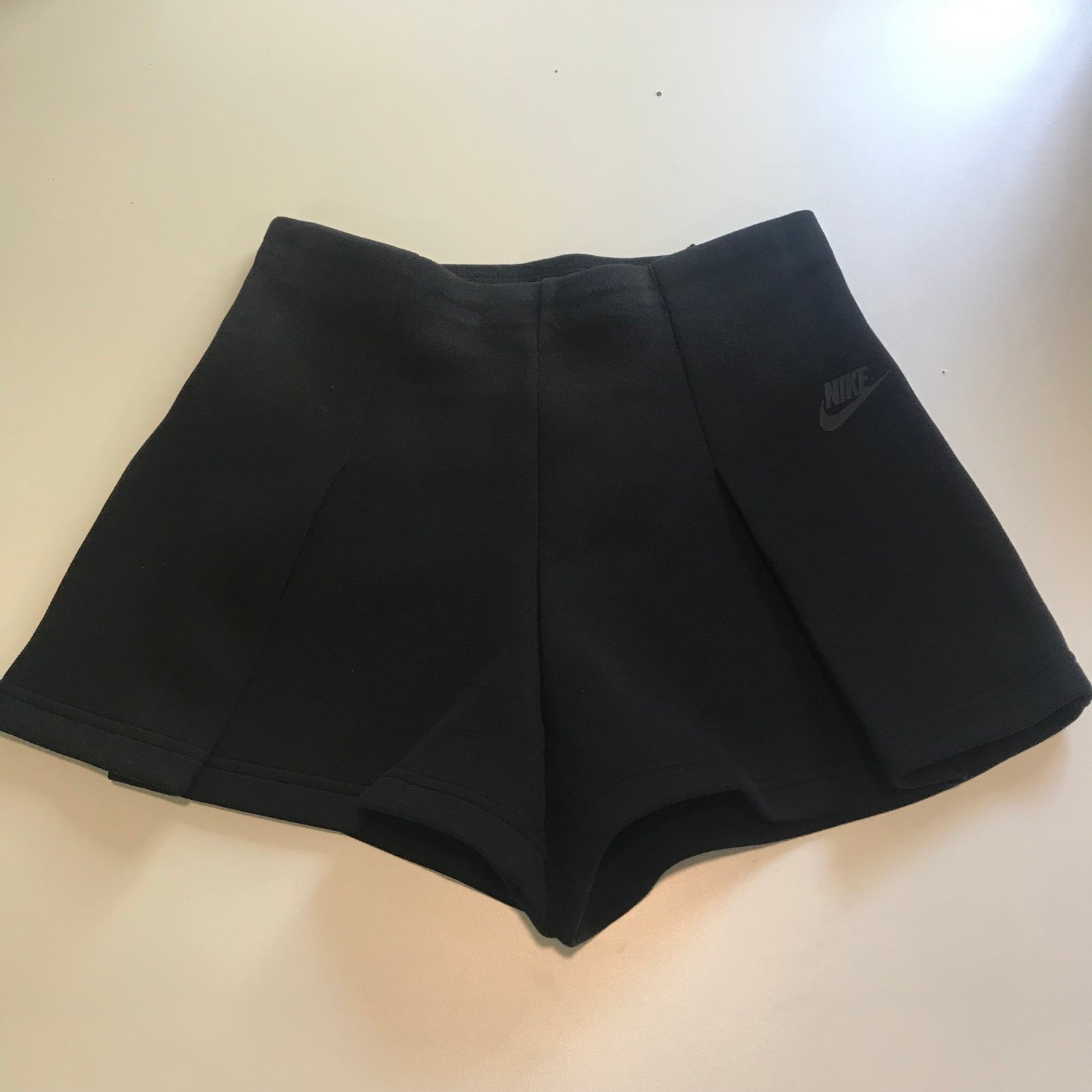 Nike Sportswear Tech Fleece Women High-Waisted 3 Pleated Shorts Size S Black