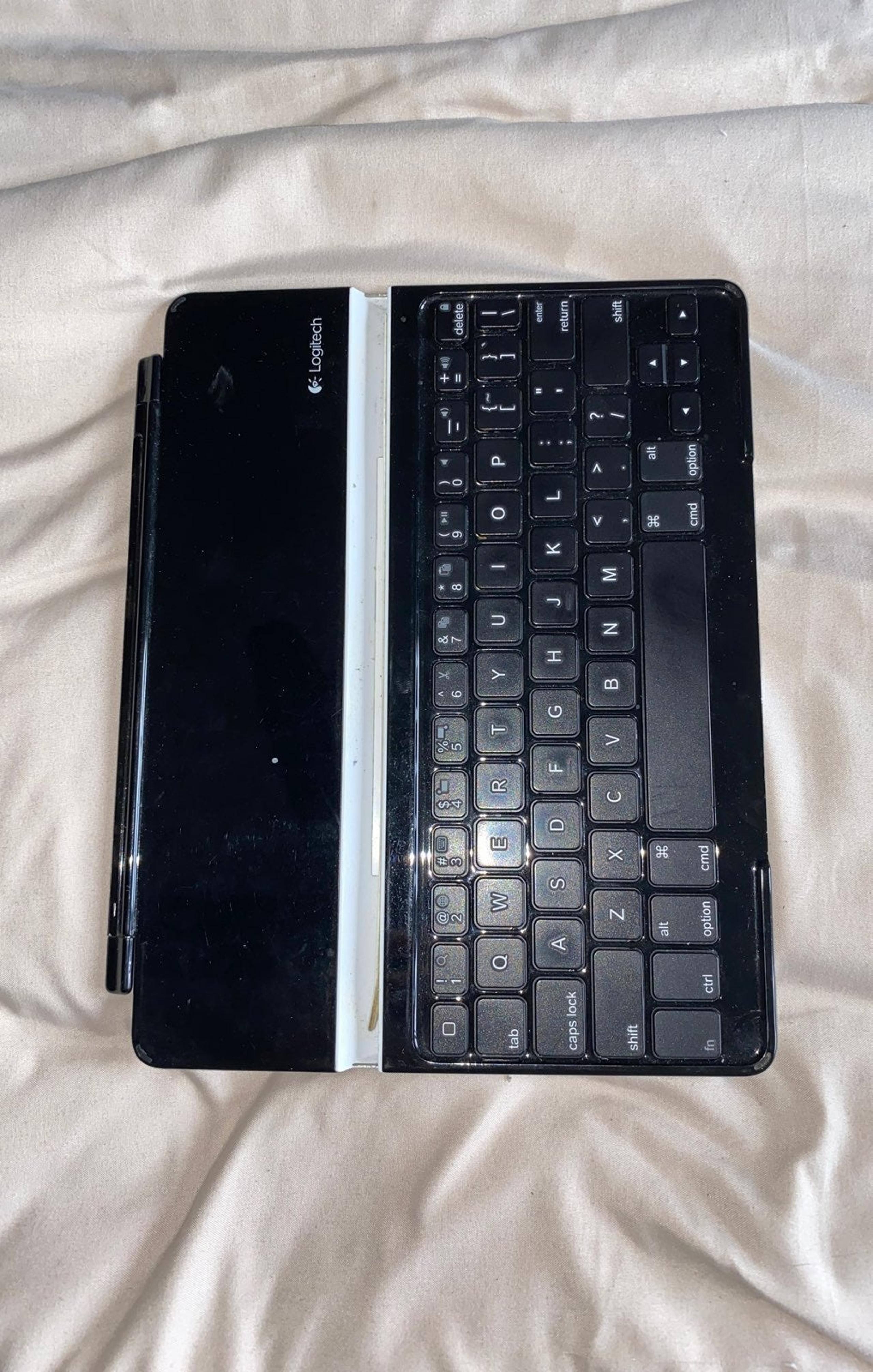 Logitech ipad cover & keyboard