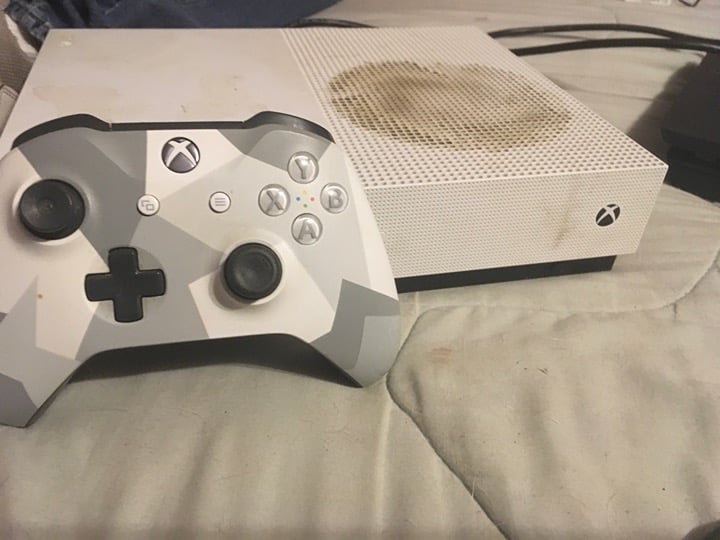 Microsoft Xbox One S 500 GB White Console Black/White