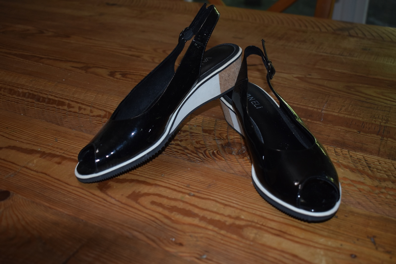 VANELi Baise Women’s Black Peep Toe Heel Size 8.5