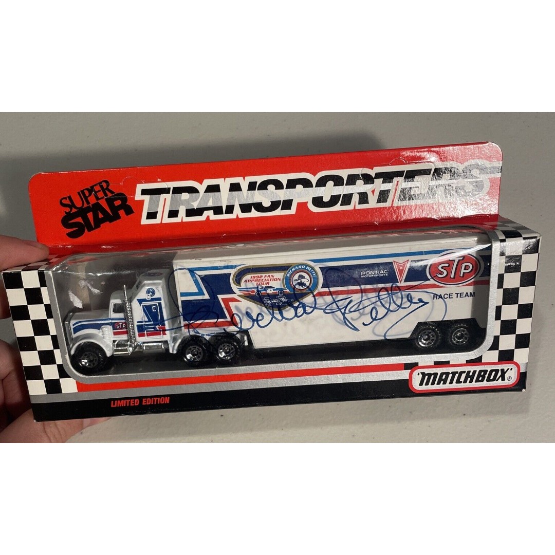 Autographed Matchbox 1:87 Scale Richard Petty Transporters Semi RARE!