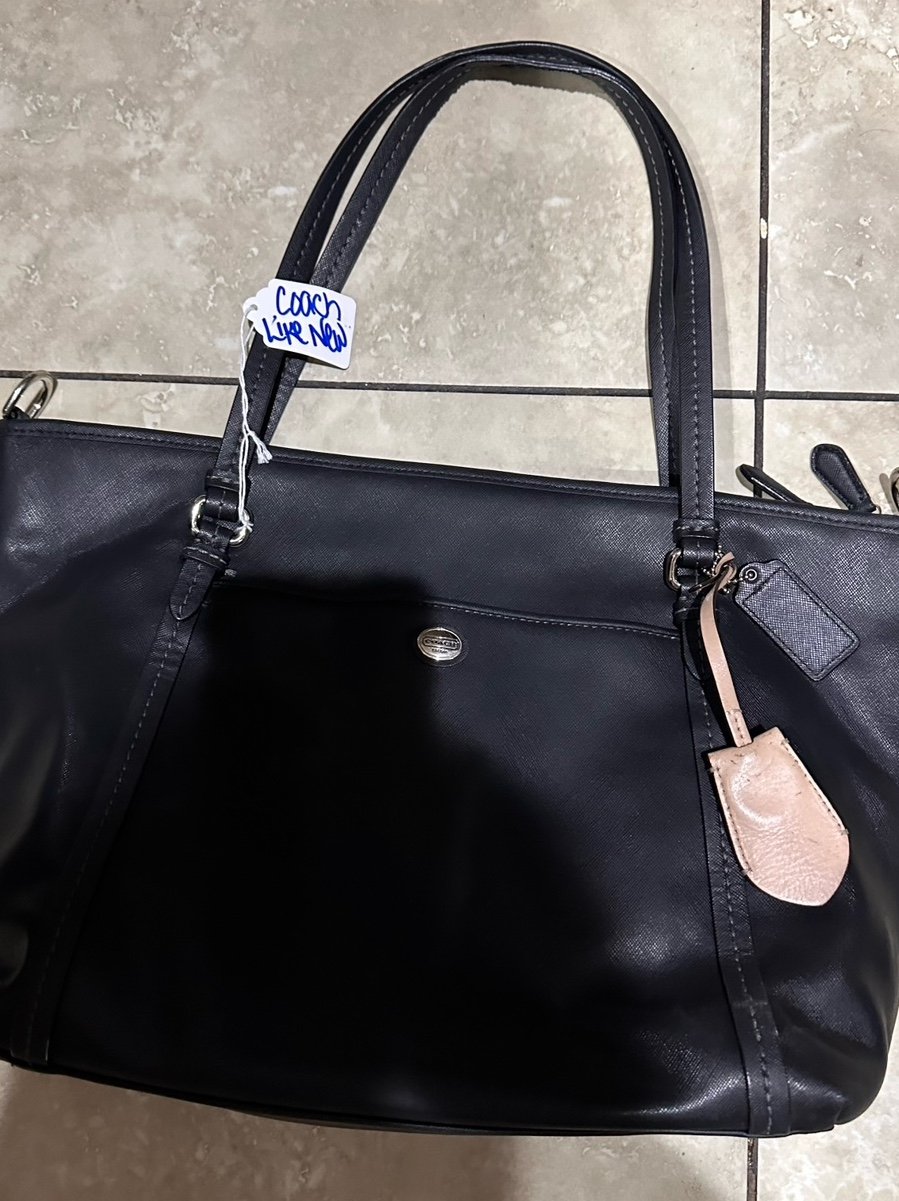 Coach tote Xlarge soft nappa leather in excellent condition