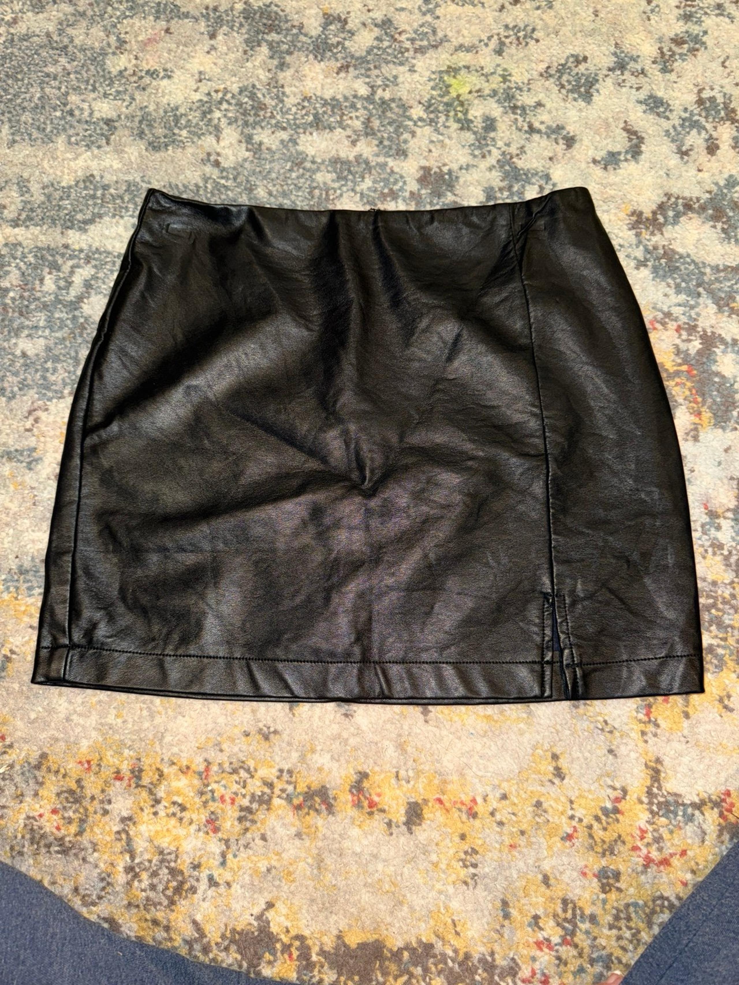 Women’s Black Leather-Like Mini Skirt Size Medium