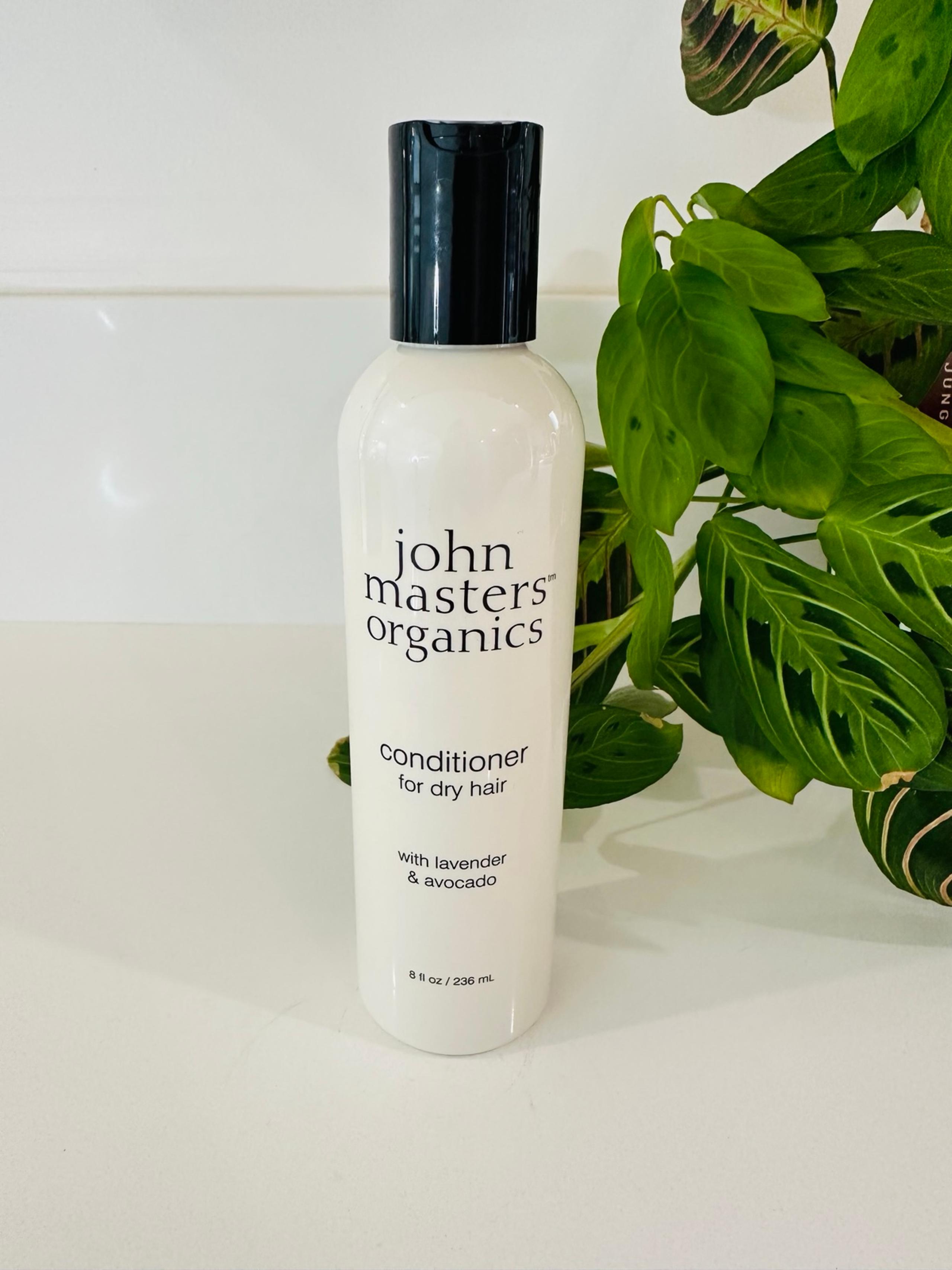 John Masters Organics Conditioner for Dry Hair / 8 FL OZ / Lavender & Avacado