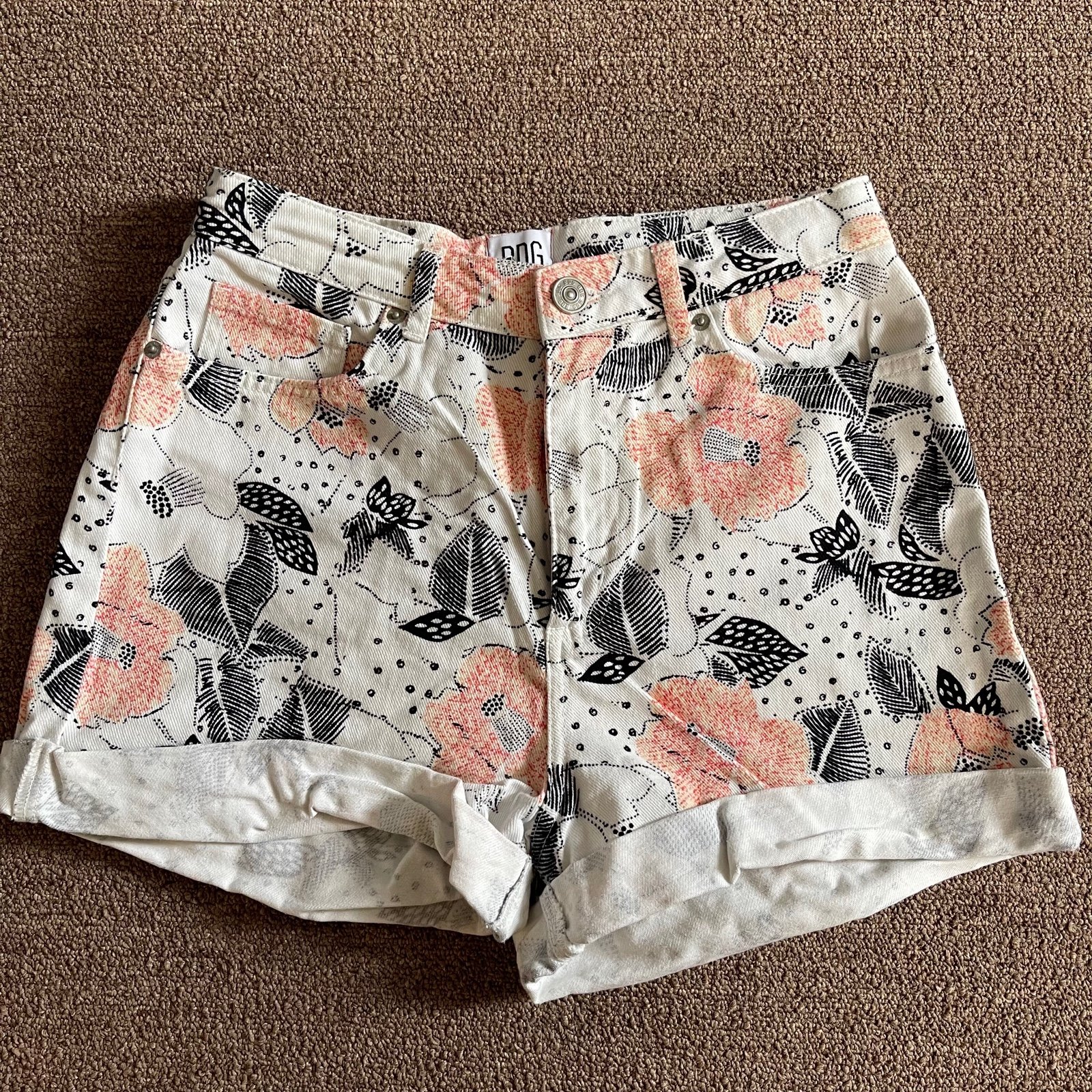NWOT BDG Floral Mom Shorts
