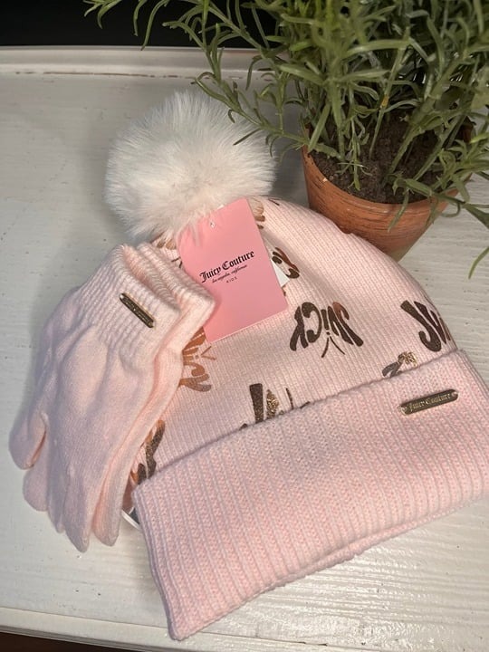 JUICY COUTURE BEANIE HAT & GLOVES SET