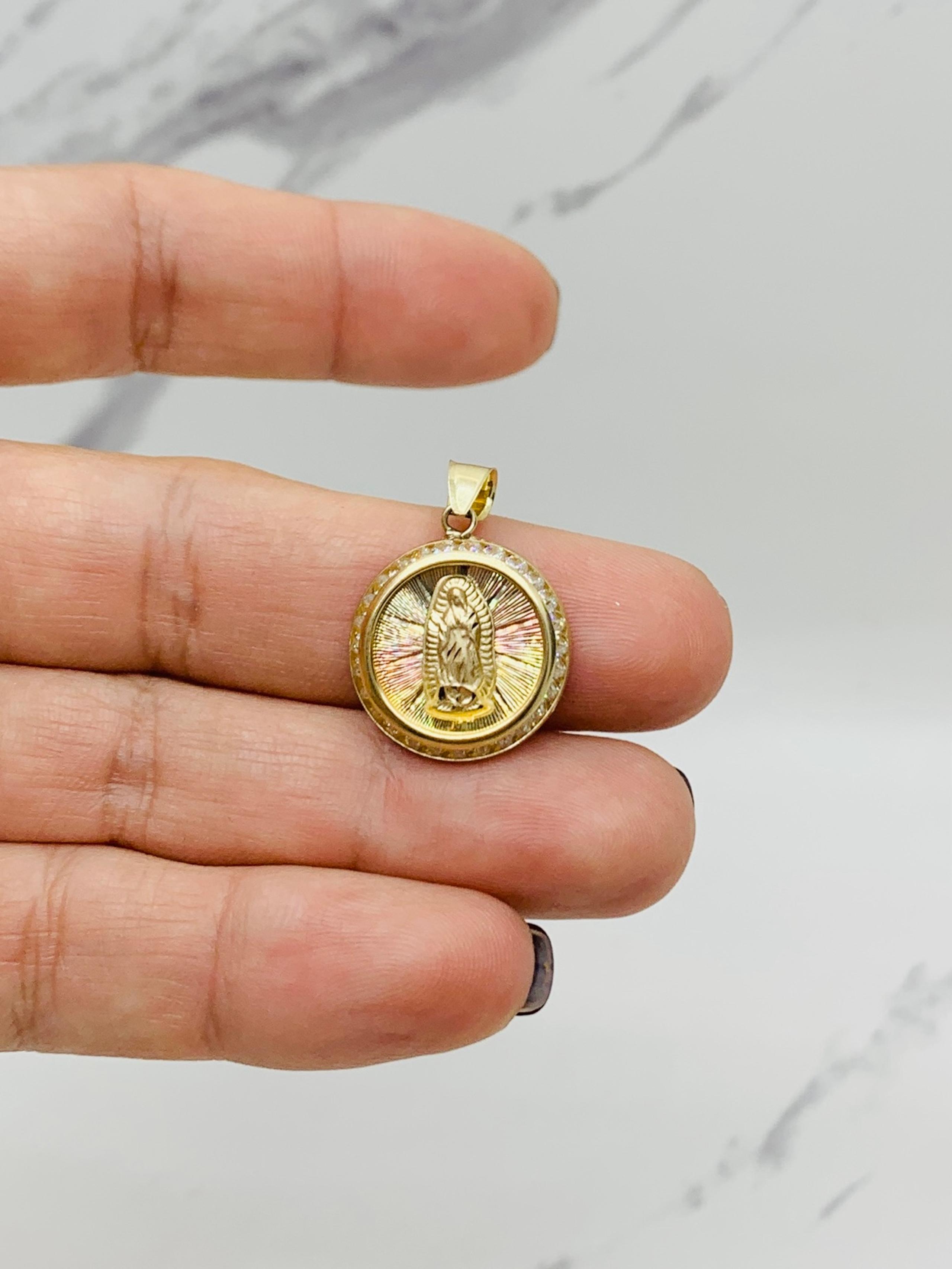 ❤️ 10k Gold pendant Virgin Mary our lady of Guadalupe medallion for kid or women