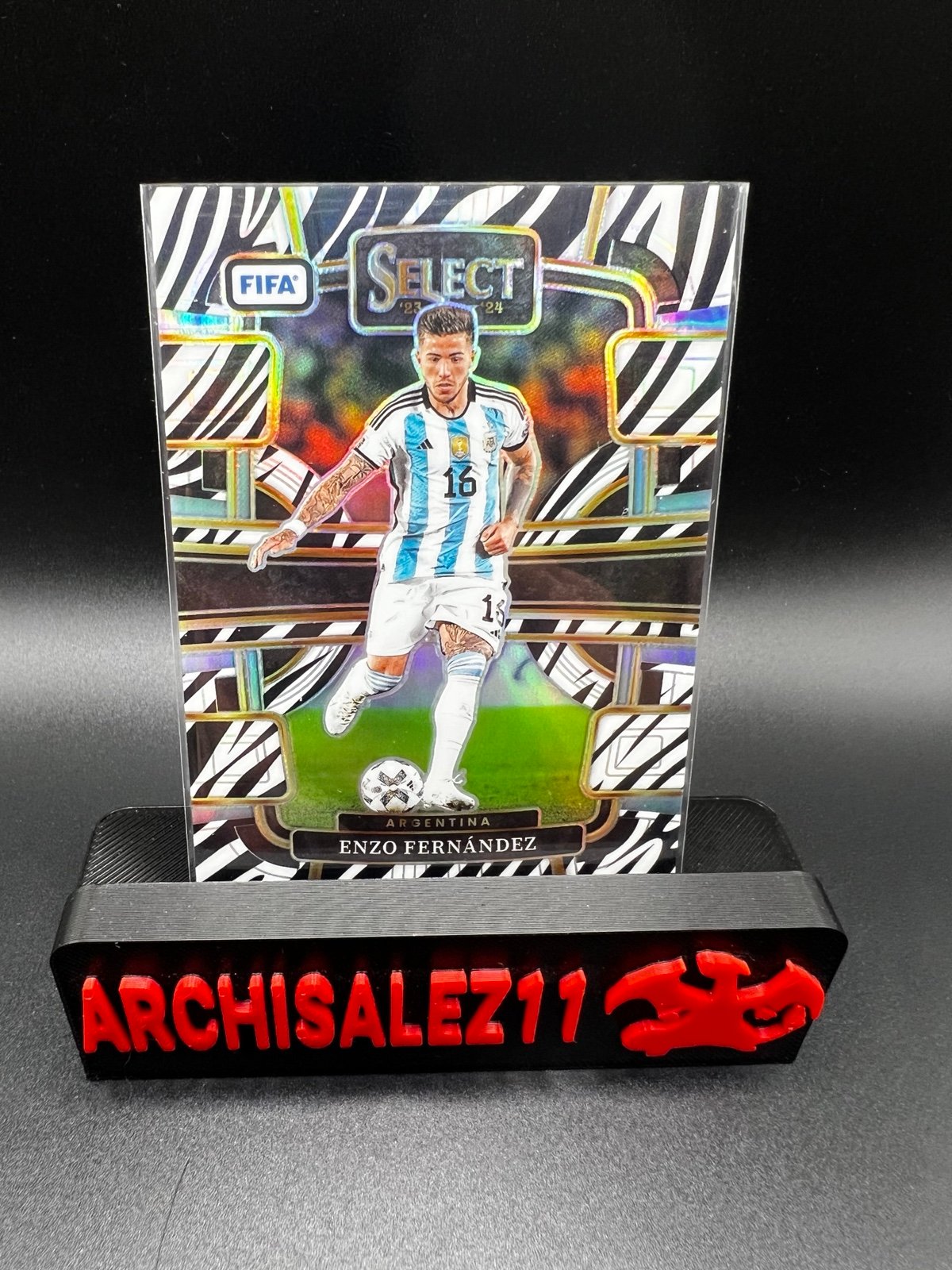 Panini Select 2023-24 FIFA Zebra Prizm /25 Enzo Fernandez Argentina