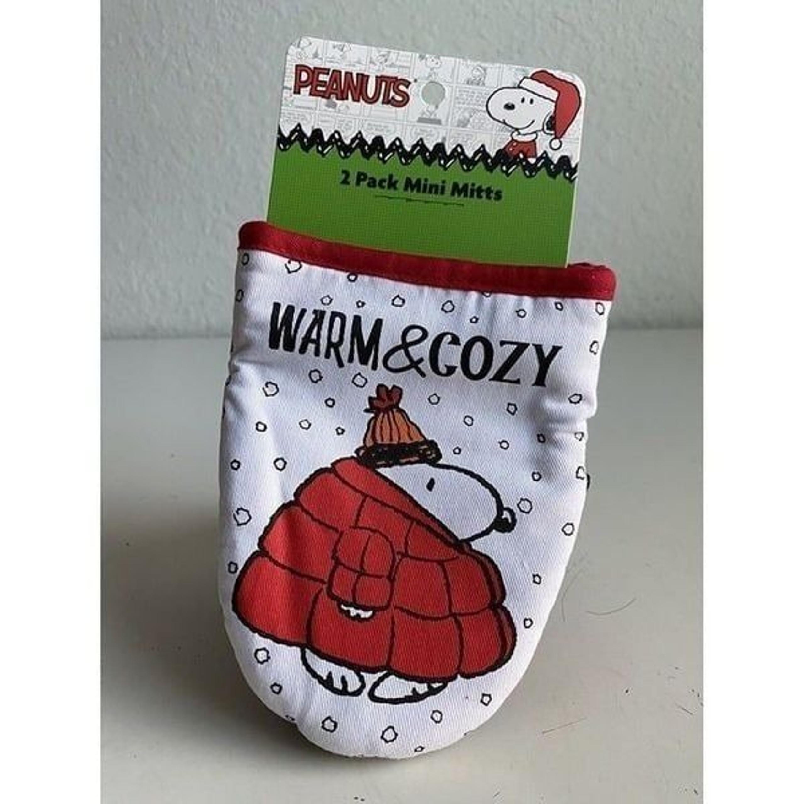 2 Pack PEANUTS Mini Oven Mitts Snoopy In Puffer Jacket Warm & Cozy Christmas NEW