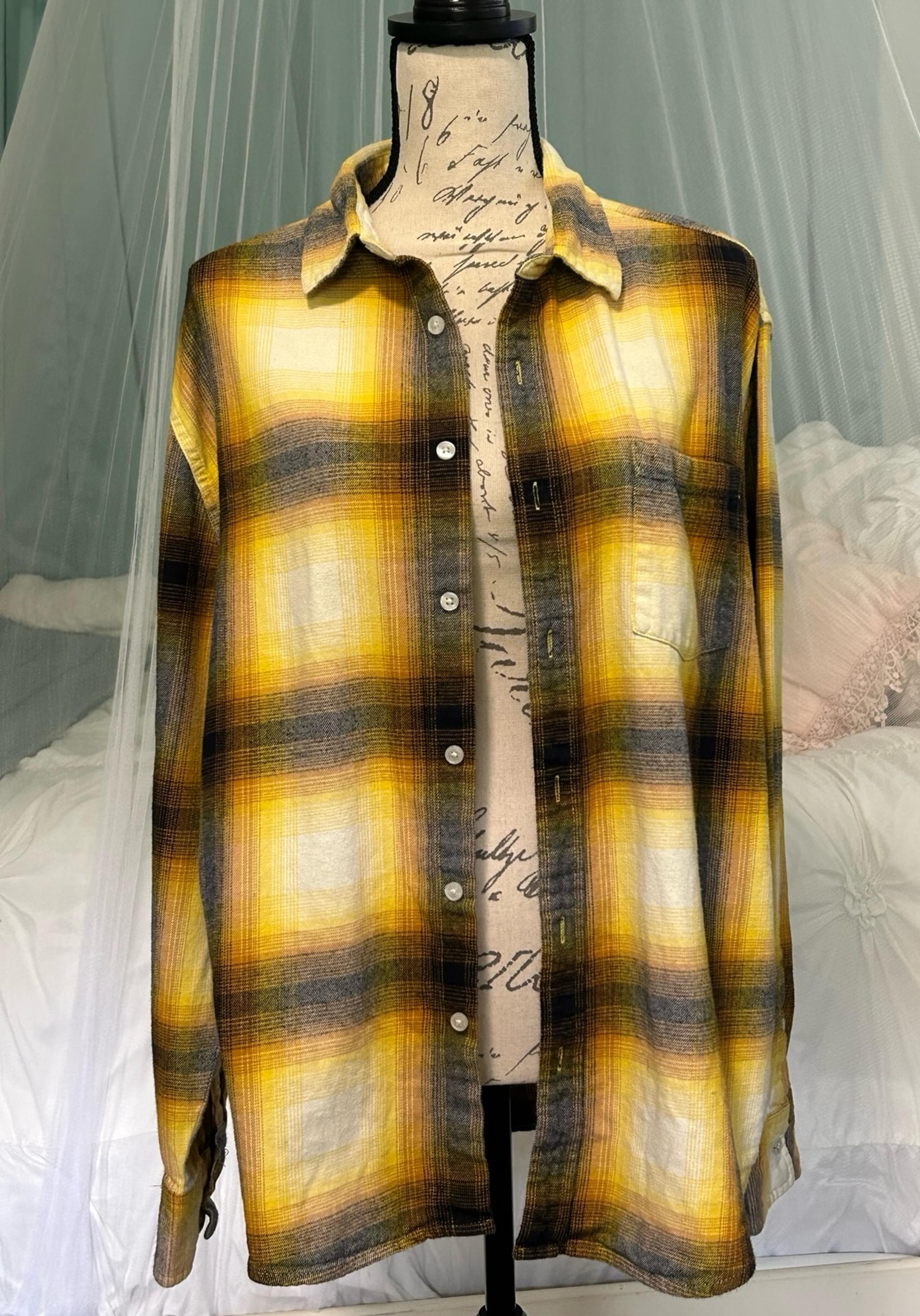 Men’s Flannel Shirt. Size Large.