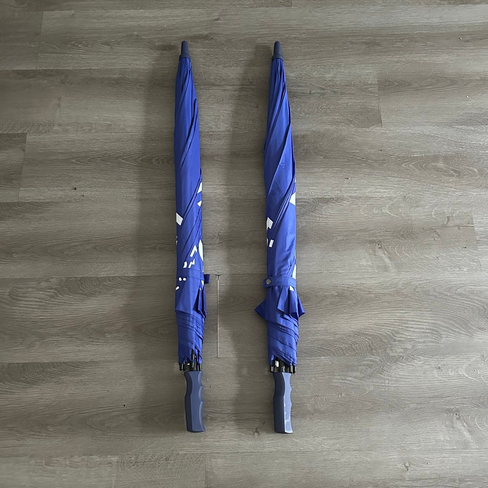 NEW Miami Design District Blue Exclusive Umbrella, 3 Feet Closed. Wide Umbrella