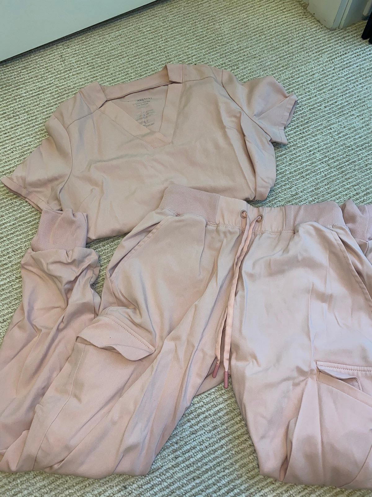Jaanuu scrub set