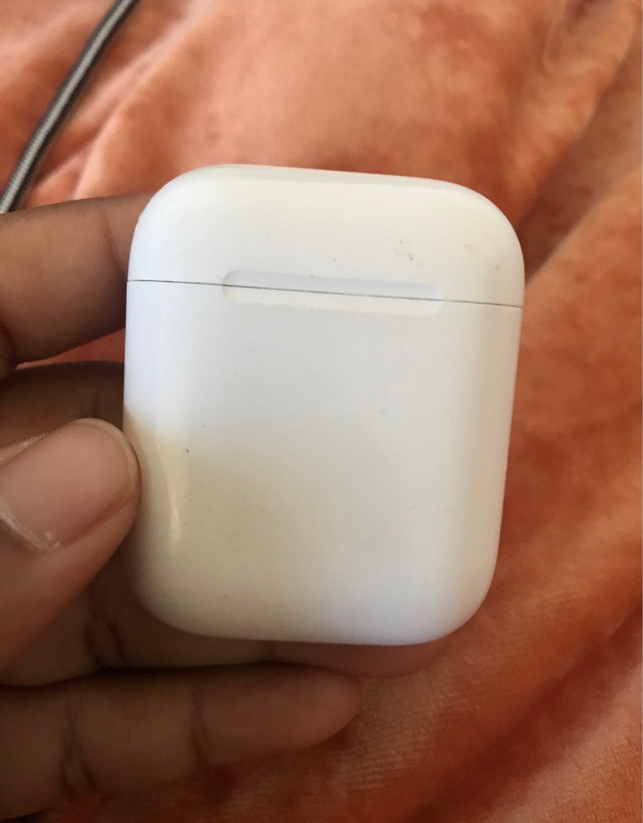 Apple AirPods charging case