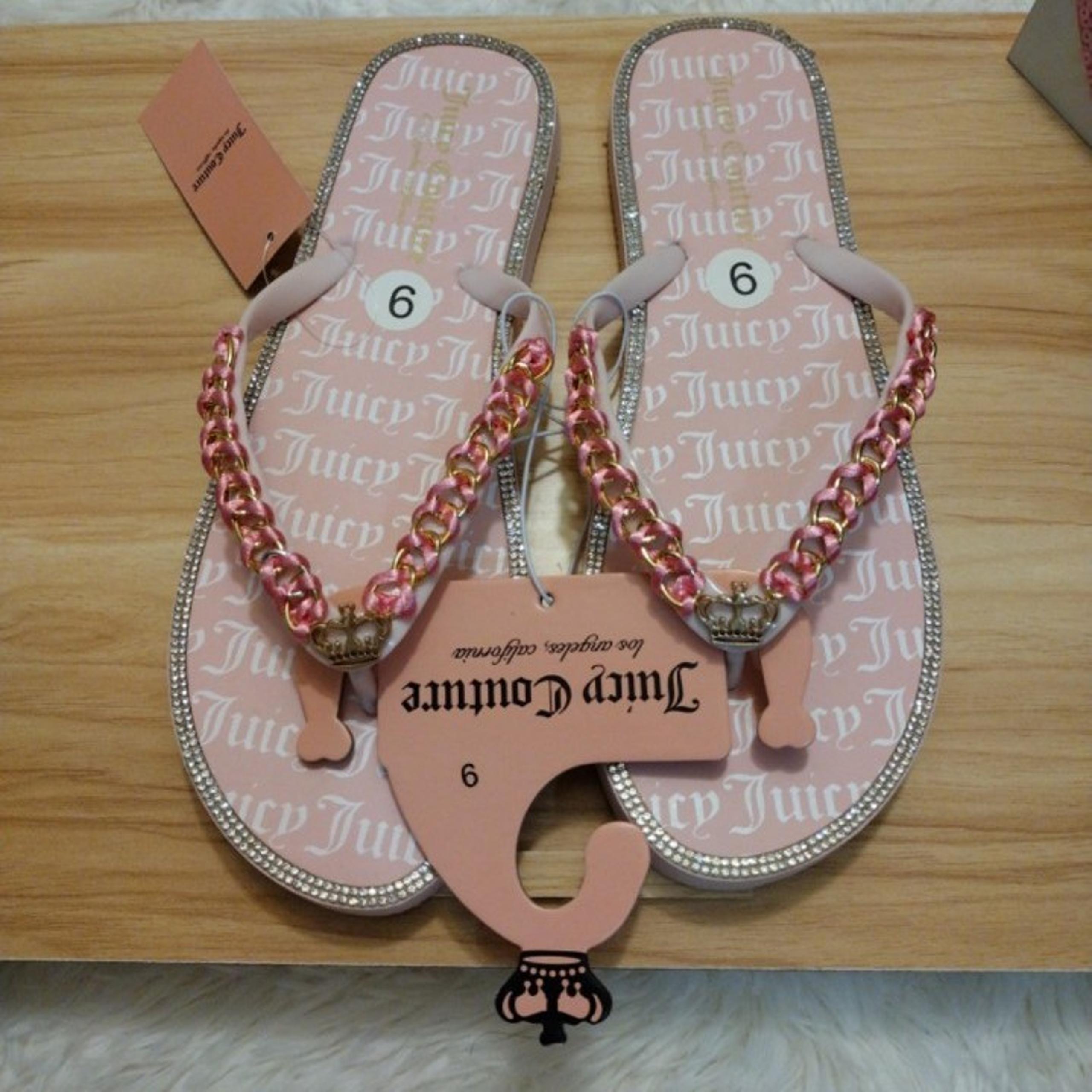 Juicy Couture Pink Rhinestone Thong Sandals Women's Size 6 New