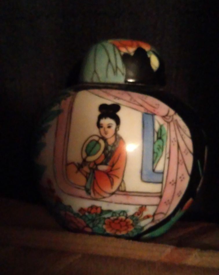 Antique porcelain Chinese ginger jar