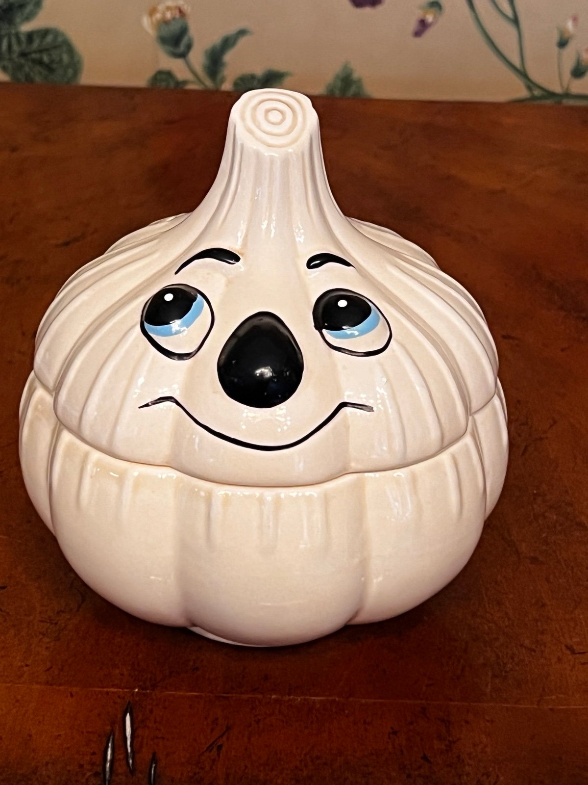 Vintage 1970's Anthropomorphic Ceramic Garlic Keeper Covered Dish