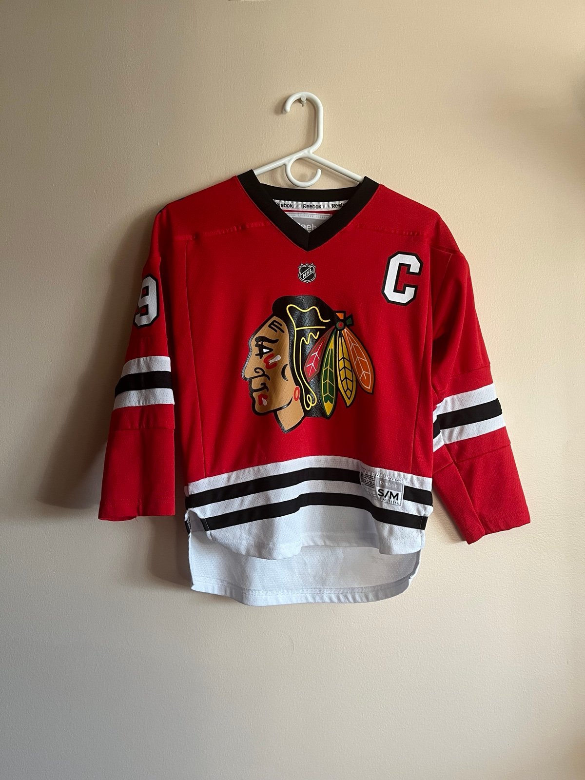 NHL Blackhawks 19 Jonathon Toews Jersey (Youth S/M)