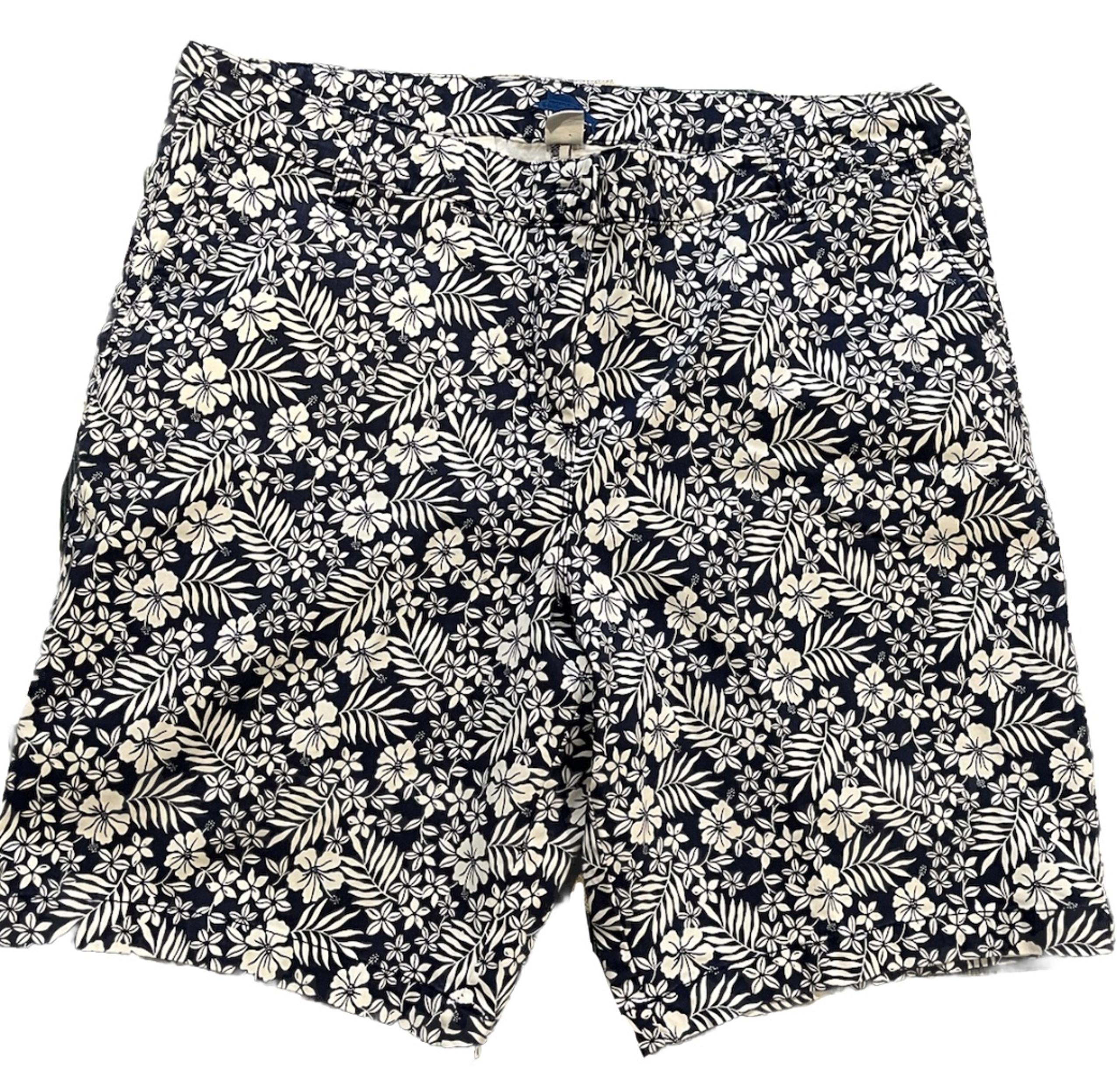 Women’s Tommy Bahama shorts size 16 blue and white Hawaiian print