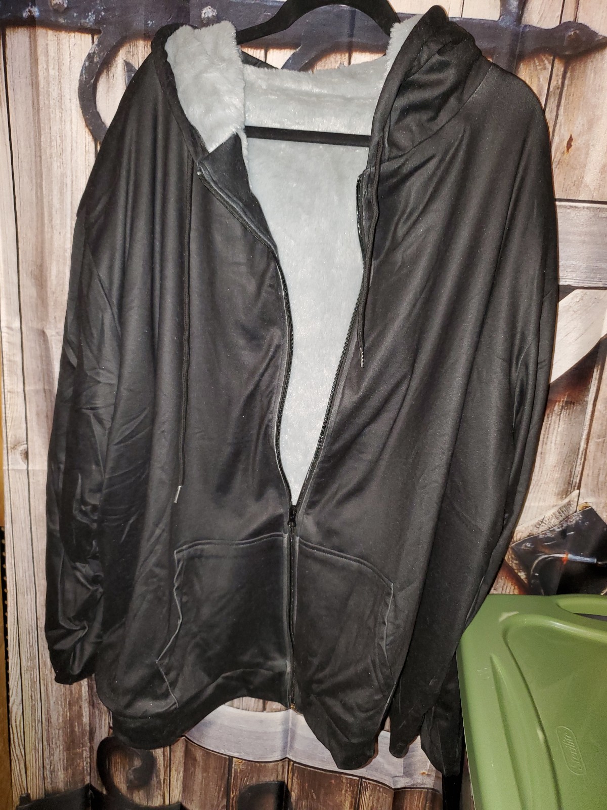 4x black fleece lined jacket