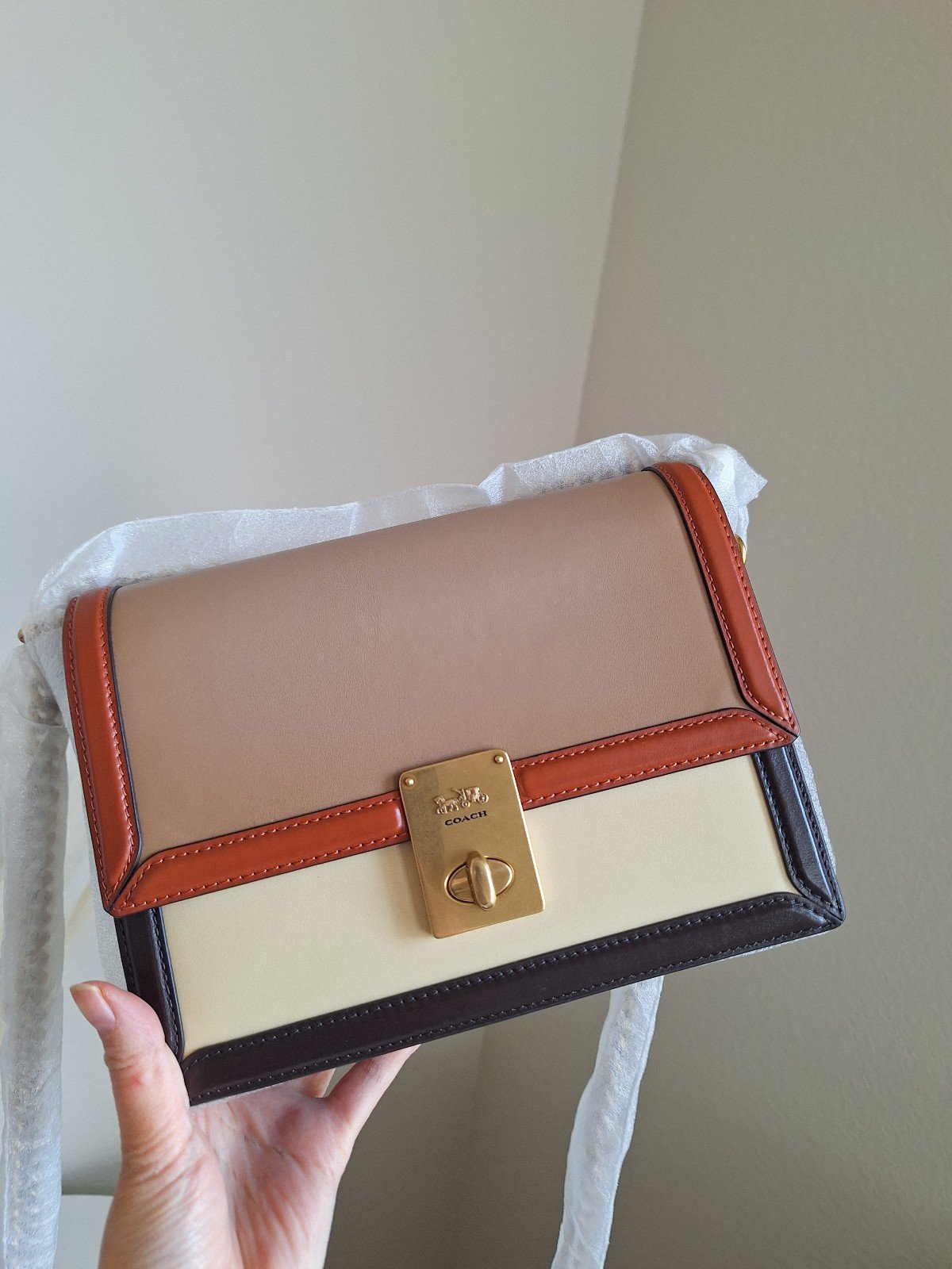 New Coach Hutton Shoulder Bag In Colorblock 89070