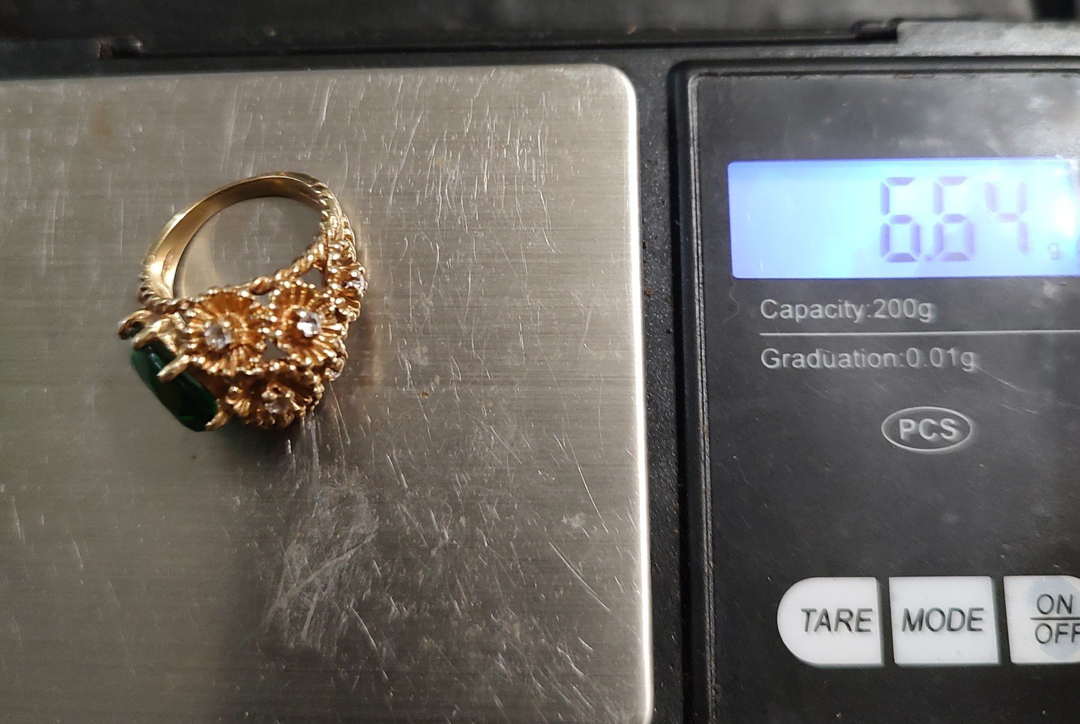 earth mined 14 k gold and emerald ring with diamond stones. Size 5.5