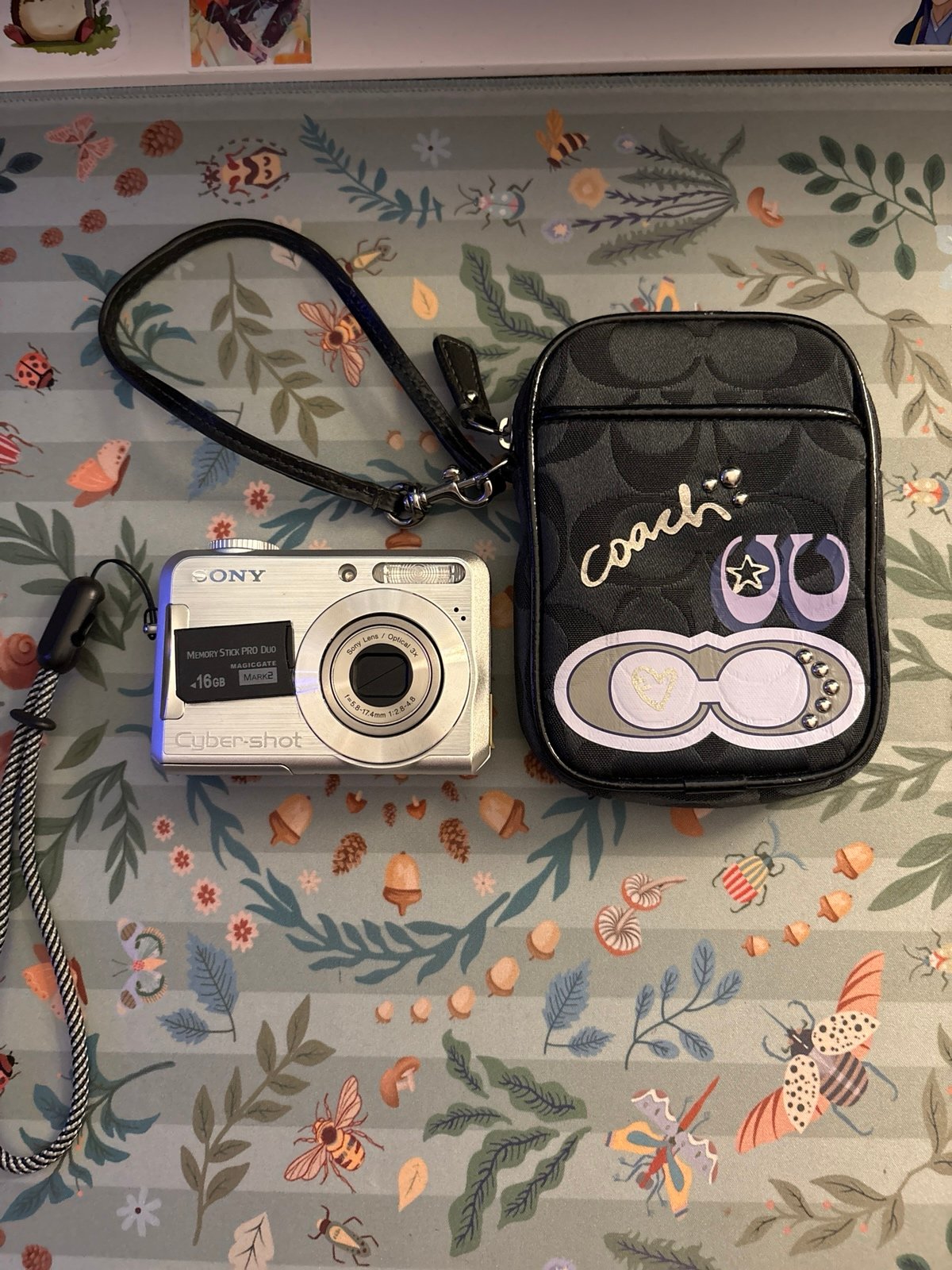 Sony Cybershot DSC-S700 & Coach Camera Case