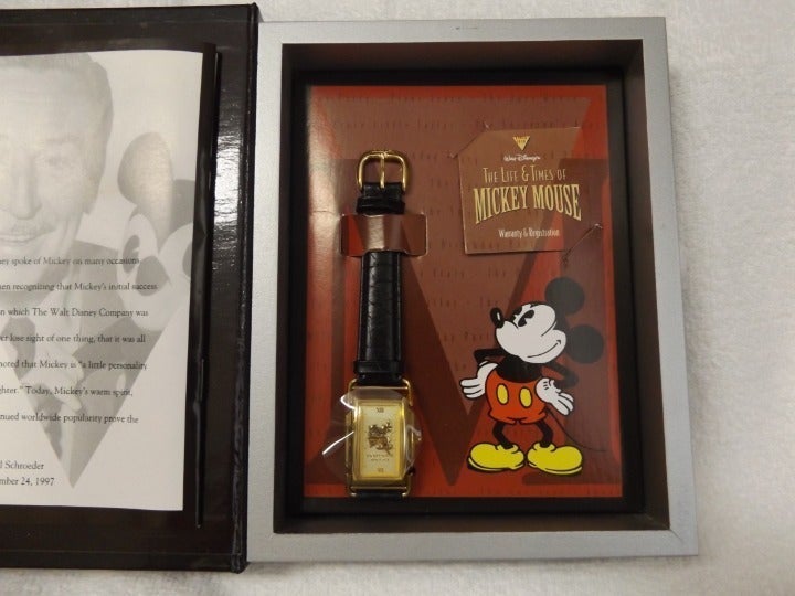 VINTAGE MICKEY MOUSE WATCH
