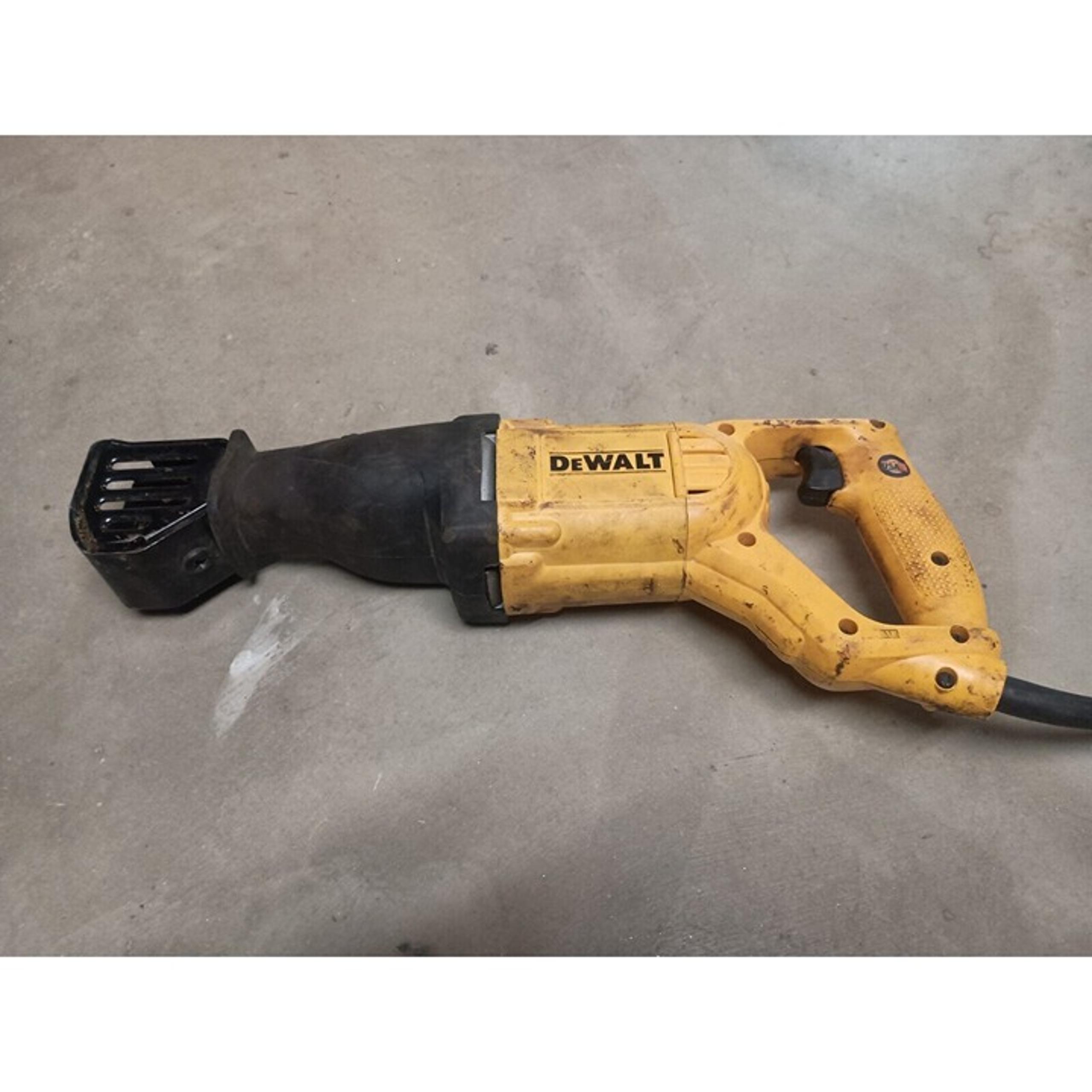 DeWALT DWE304 10-Amp Reciprocating Saw
