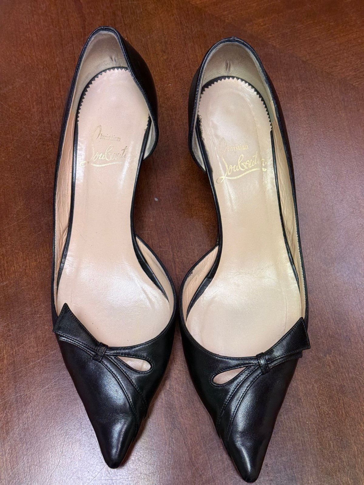 Beautiful Christian Louboutin Iriza 50 mm bow pumps. Vibram soles. EU size 38.5