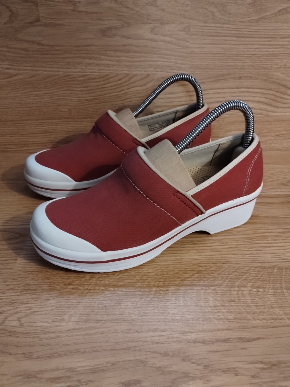 Dansko Vegan Red Canvas Slip Resistant Clogs Work Shoes Women Sz 38 EU/7.5-8M US