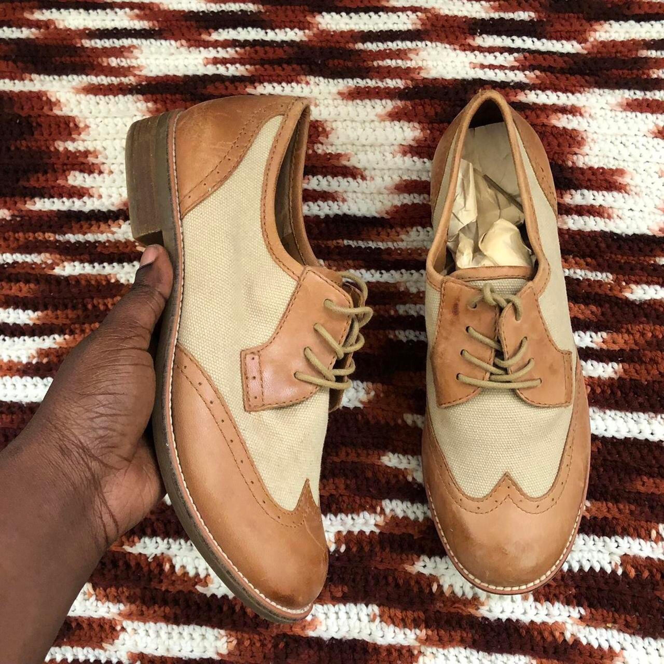Gianni Bini Tan cream brown brogue shoes oxfords loafers flats wingtip lace up