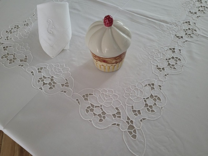 Tablecloth x12 pure percale cotton of the quality embroidery hand carving